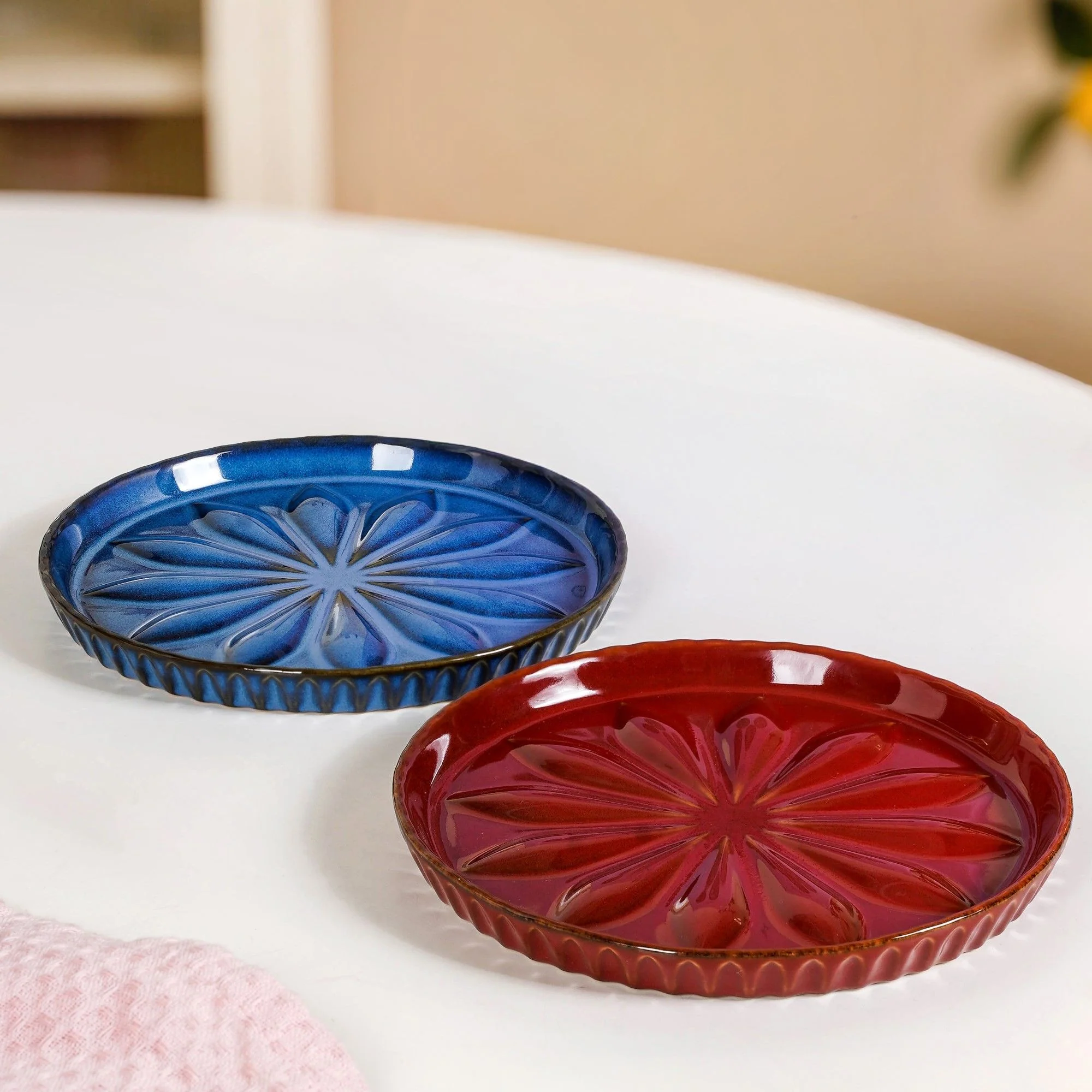 3D Flower Embossed Salad Plate Set Of 2 Red Blue 19cm - Image 2