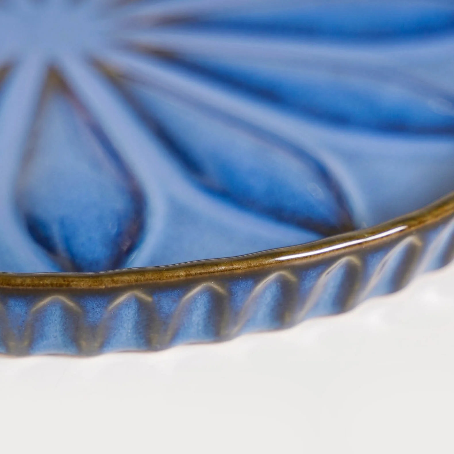 3D Flower Embossed Salad Plate Set Of 2 Red Blue 19cm - Image 6