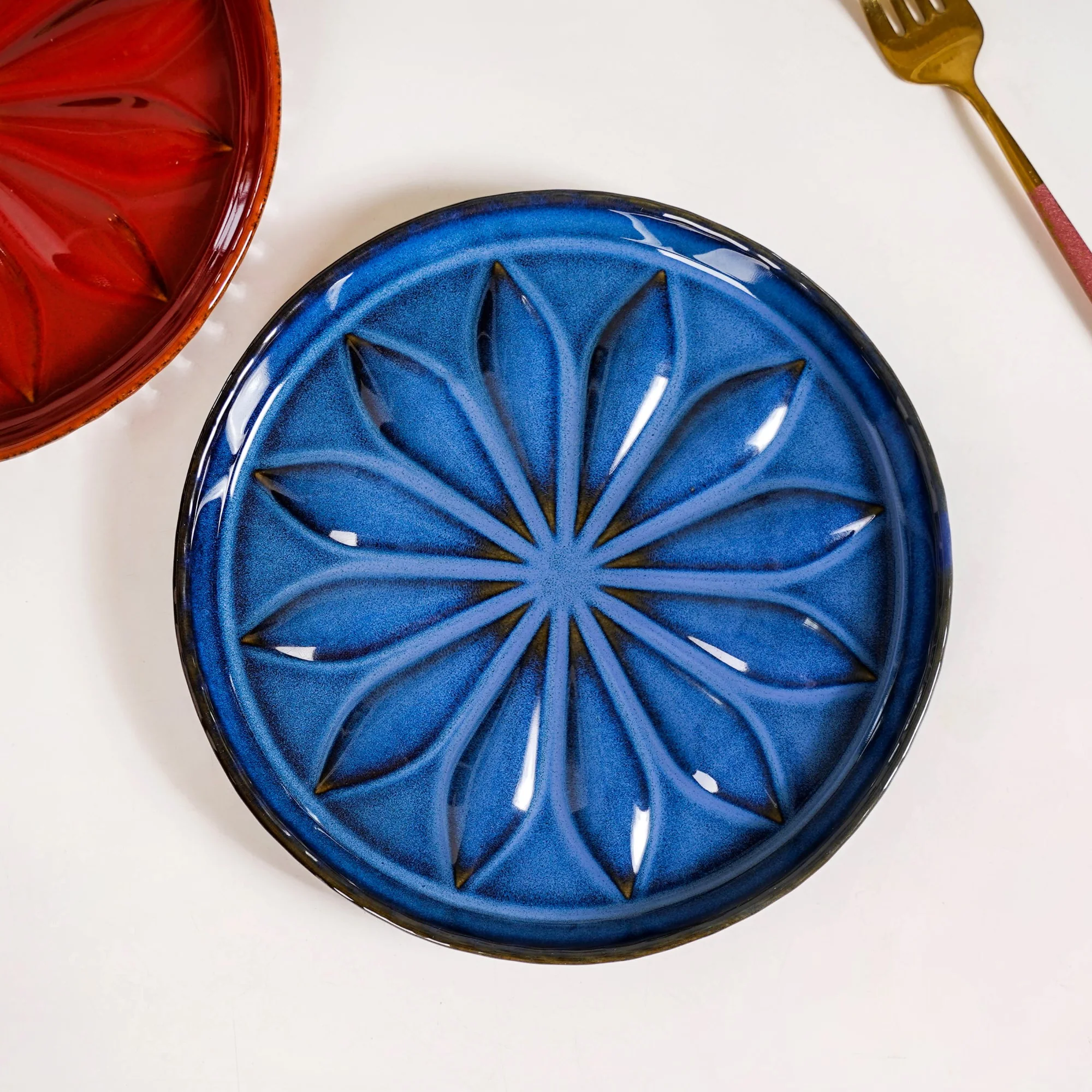 3D Flower Embossed Salad Plate Set Of 2 Red Blue 19cm - Image 7