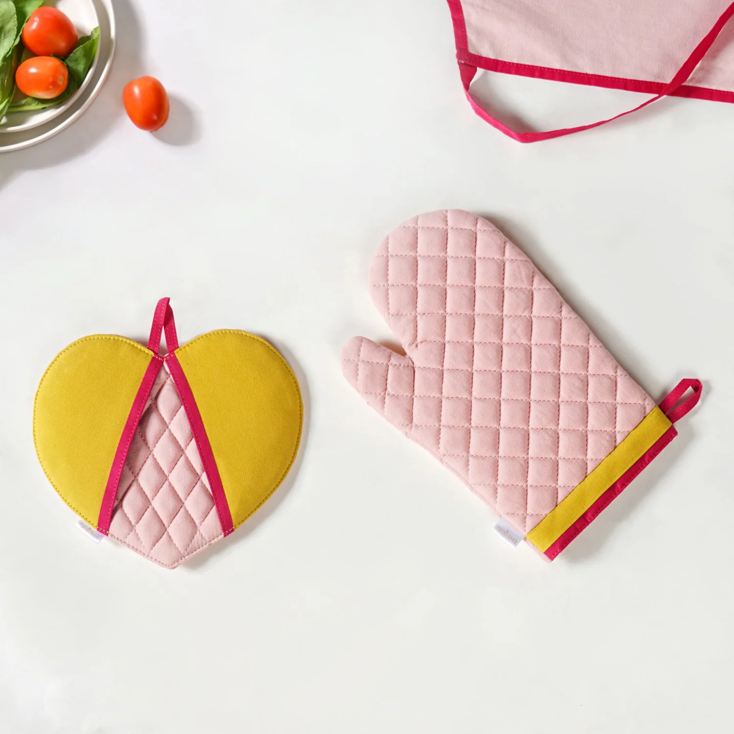 All Hearts Chef Apron With Mitten And Pot Holder - Image 3