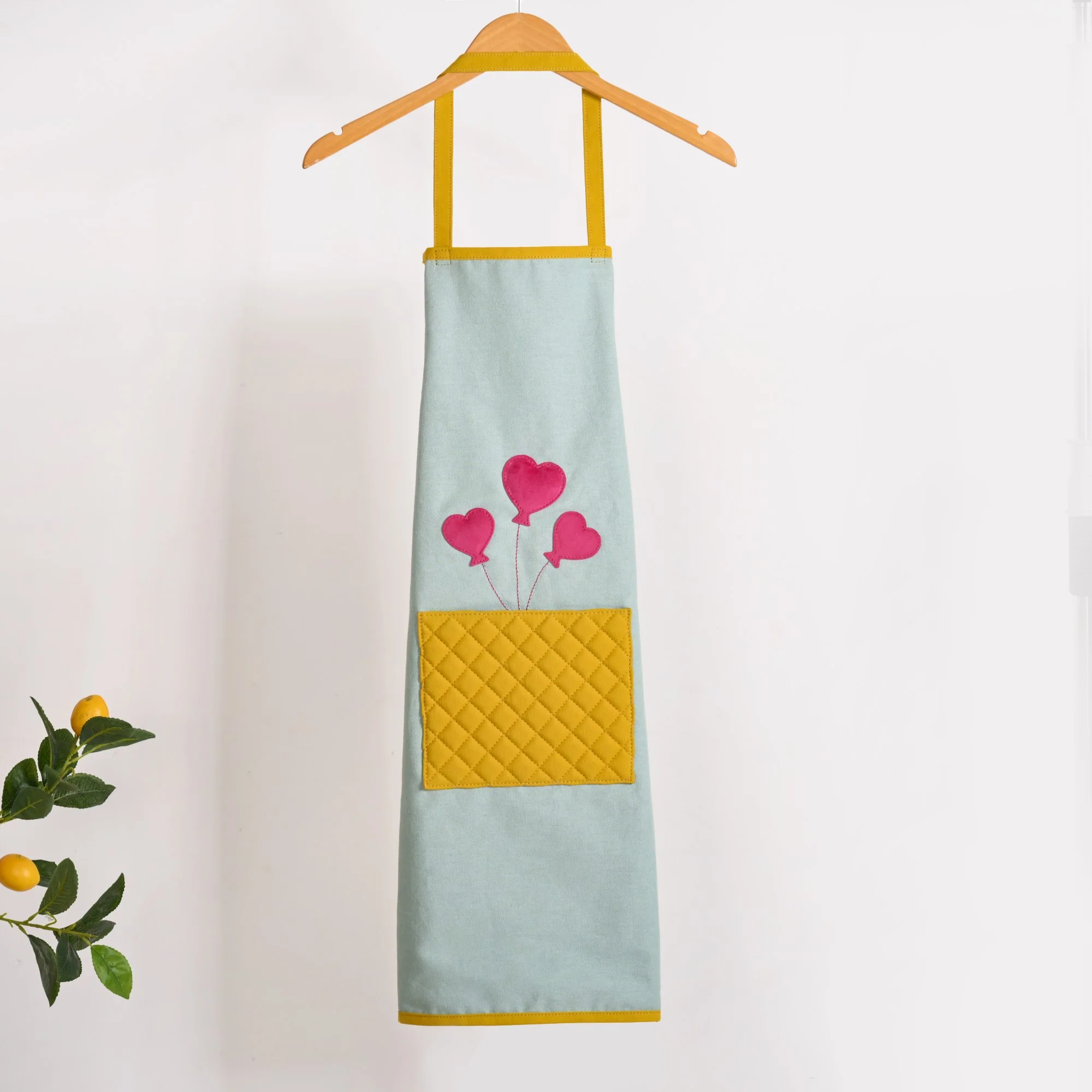 Balloon Heart Apron With Mitten And Pot Holder - Image 3