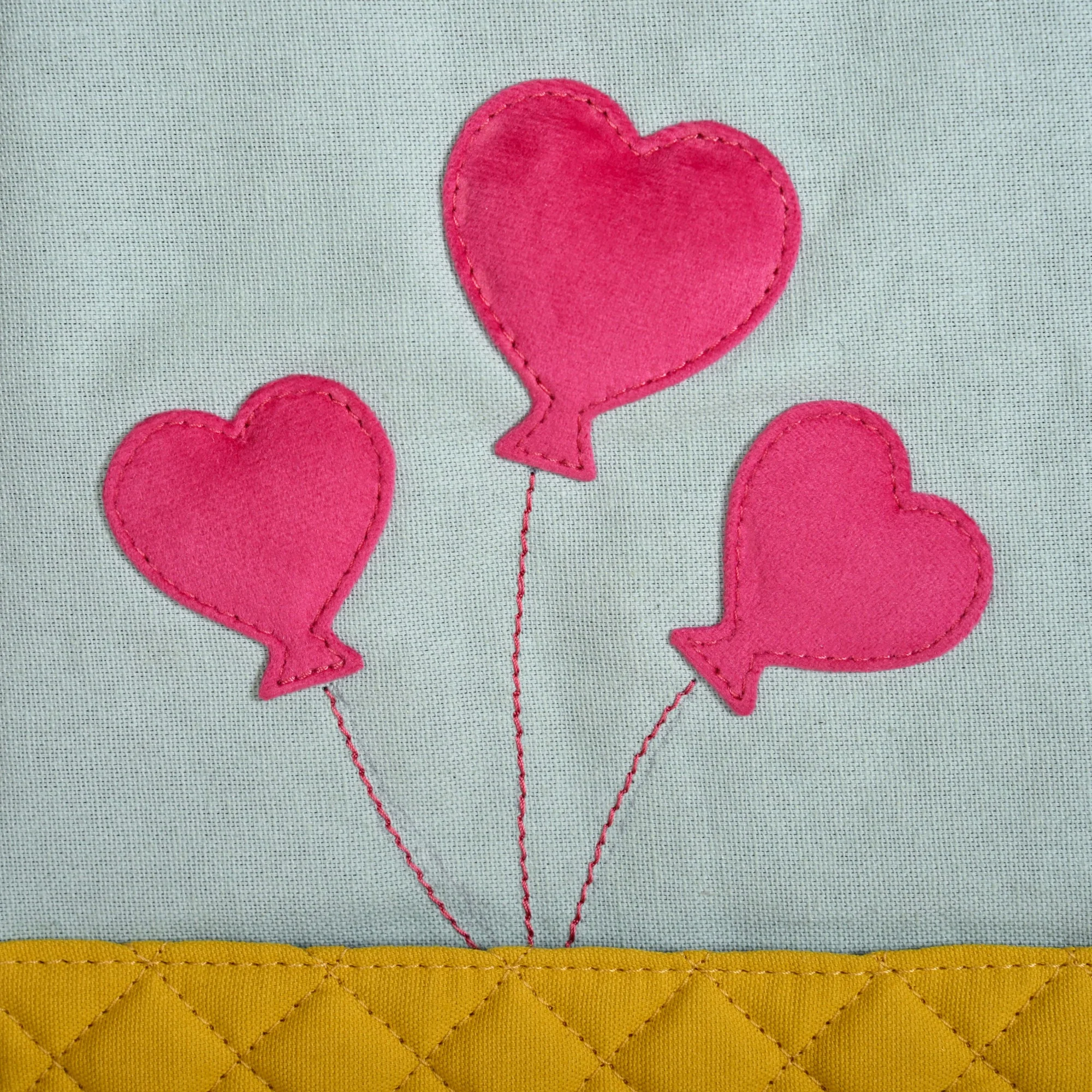 Balloon Heart Apron With Mitten And Pot Holder - Image 7