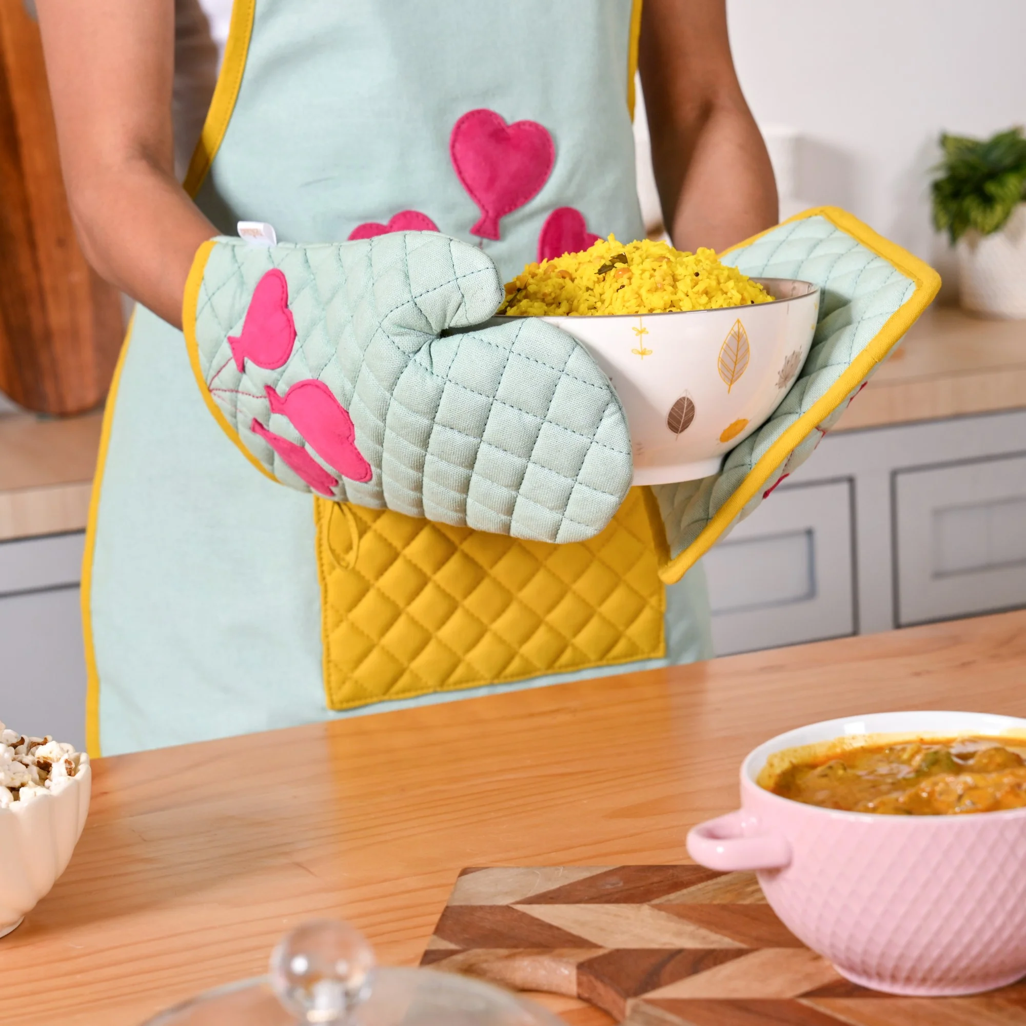 Balloon Heart Apron With Mitten And Pot Holder - Image 8