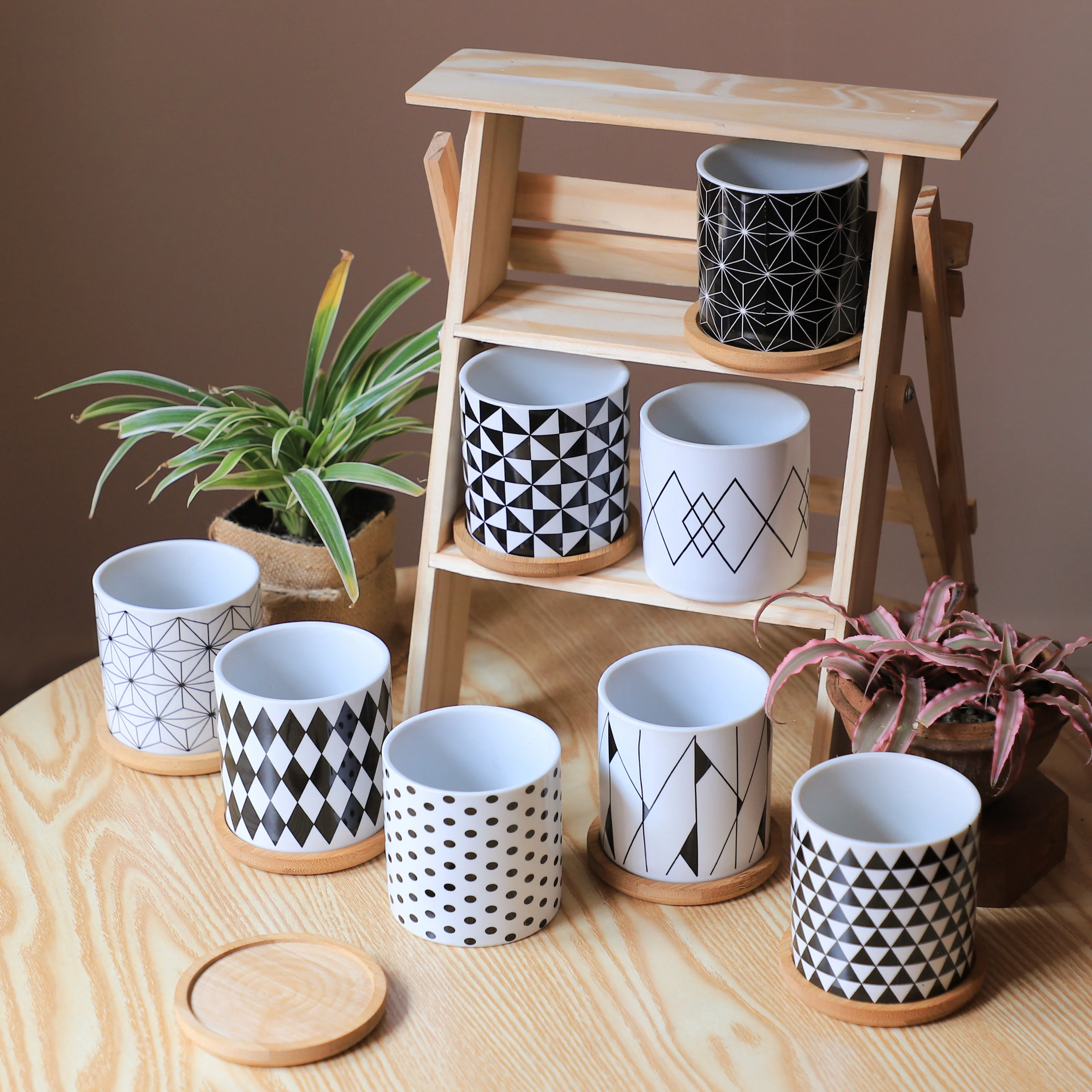 Black And White Planter - Image 4