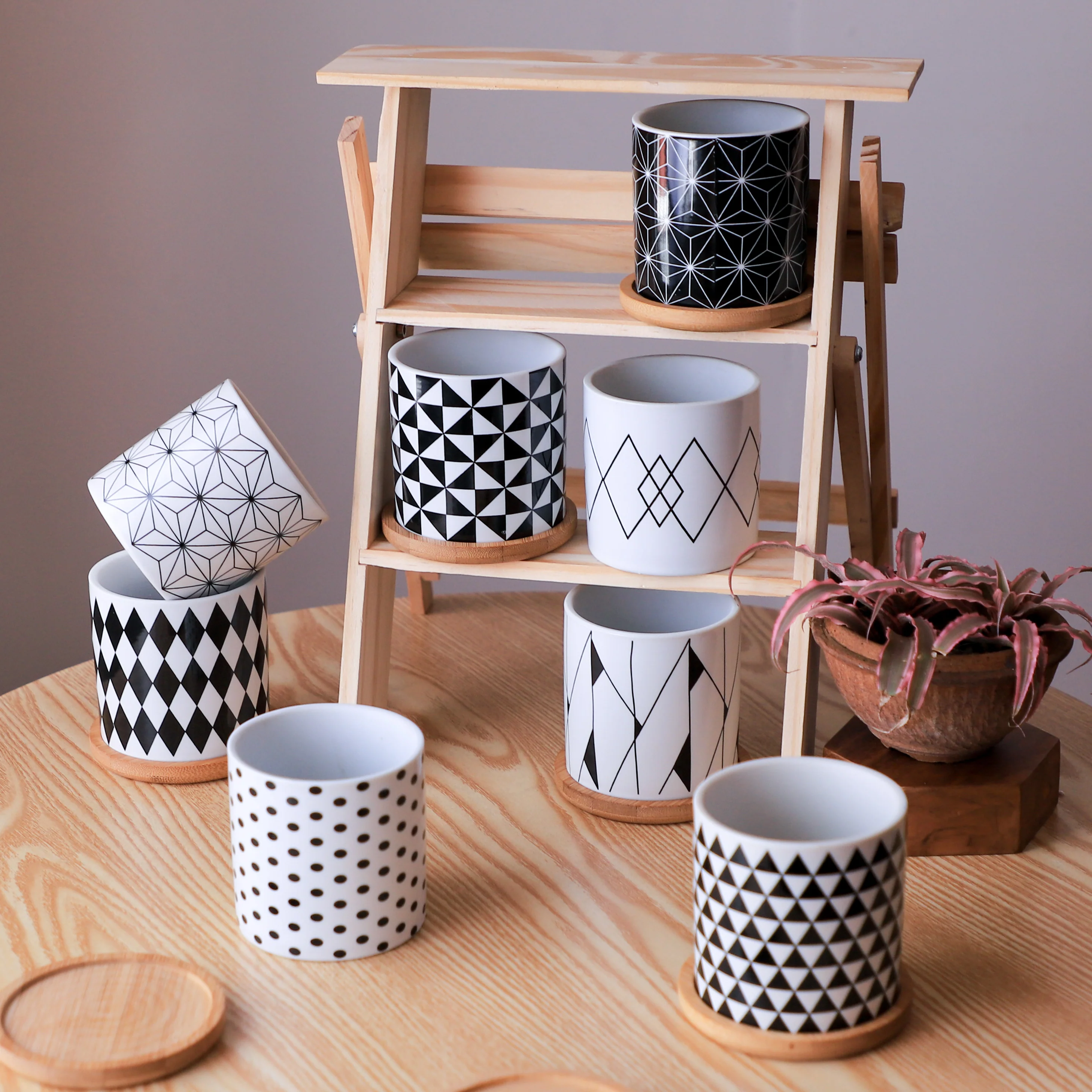 Black And White Planter - Image 9