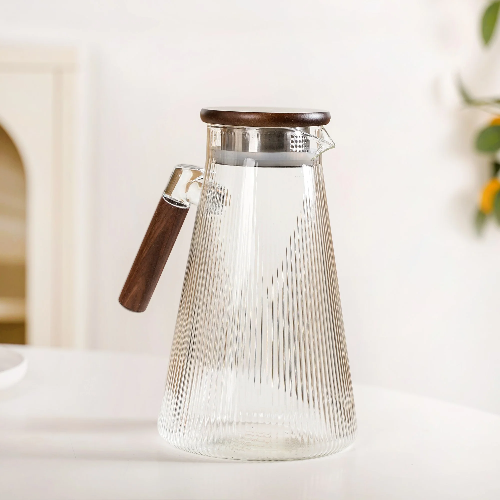 Borosilicate Glass Fluted Lemonade Jug With Lid 1800ml - Image 7