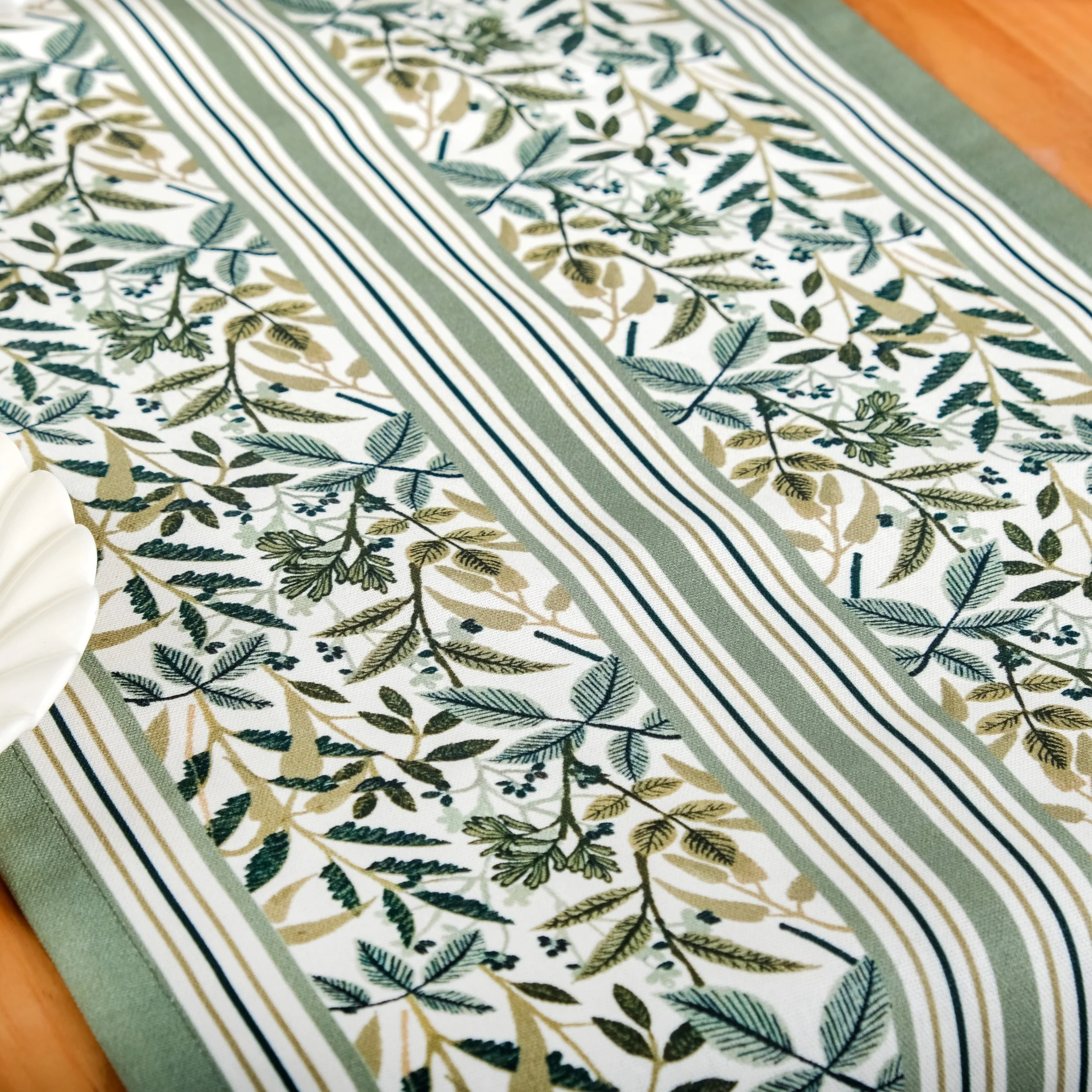 Botanica 6 Seater Water Resistant Runner 185x35cm - Image 3