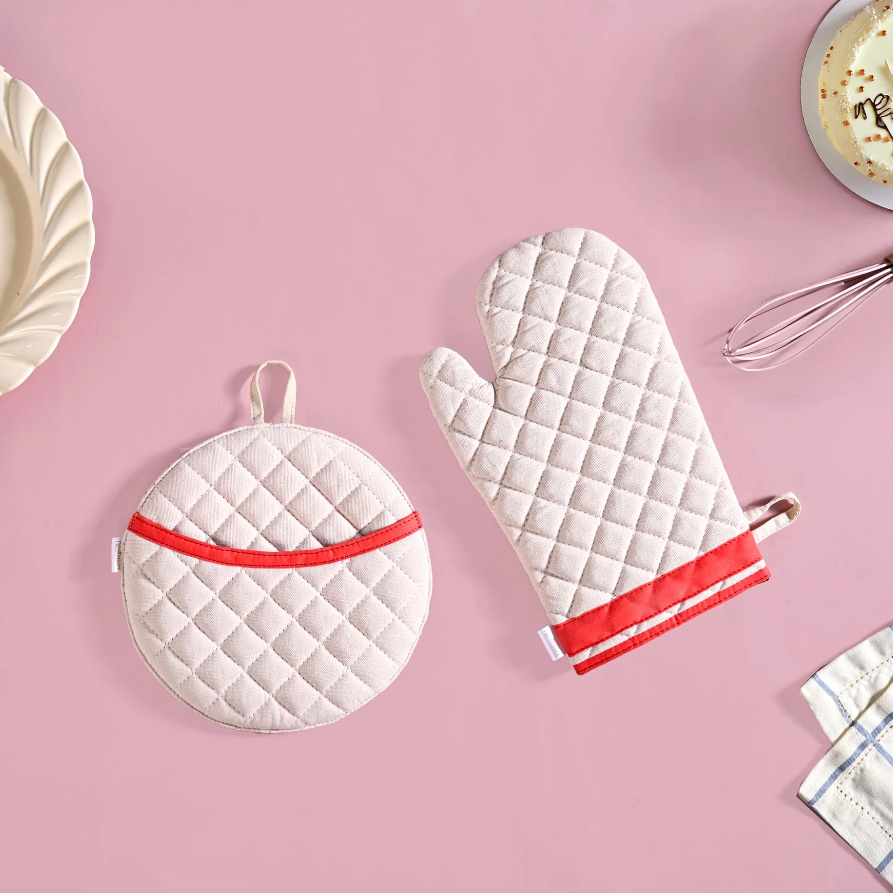 Cake It Easy Apron Mitten Pot Holder Set Of 3 - Image 6