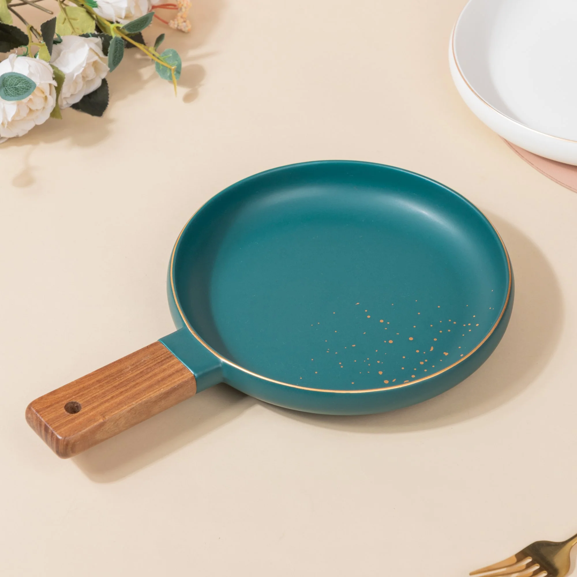 CARA Plate With Wooden Handle - Image 5