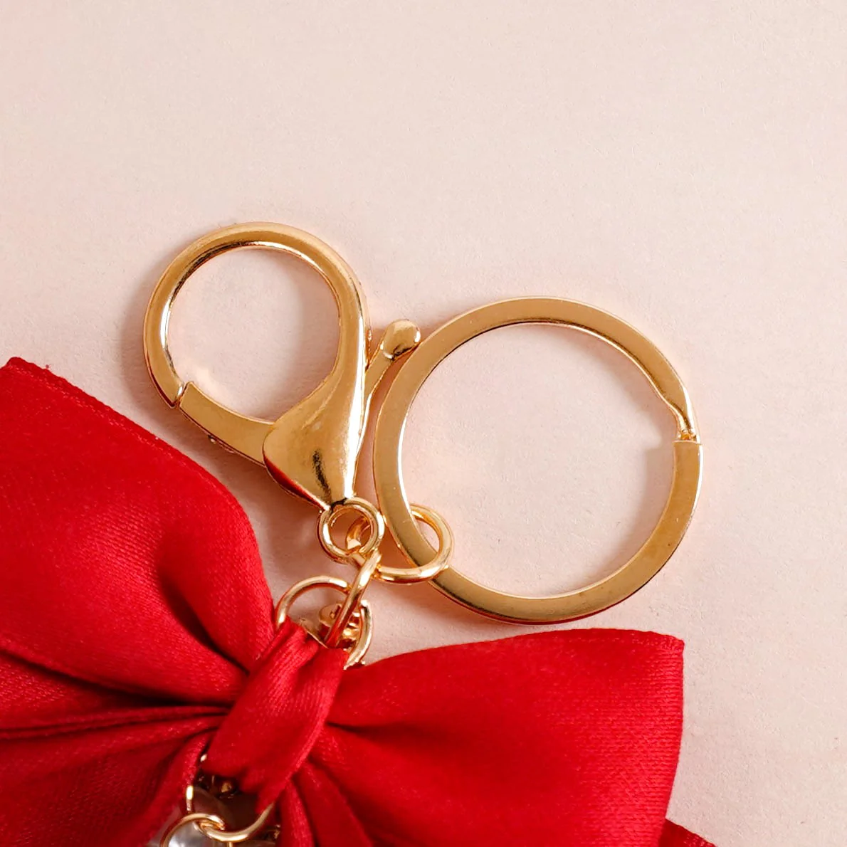 Charming Red Bow Keychain With Pearls - Image 5