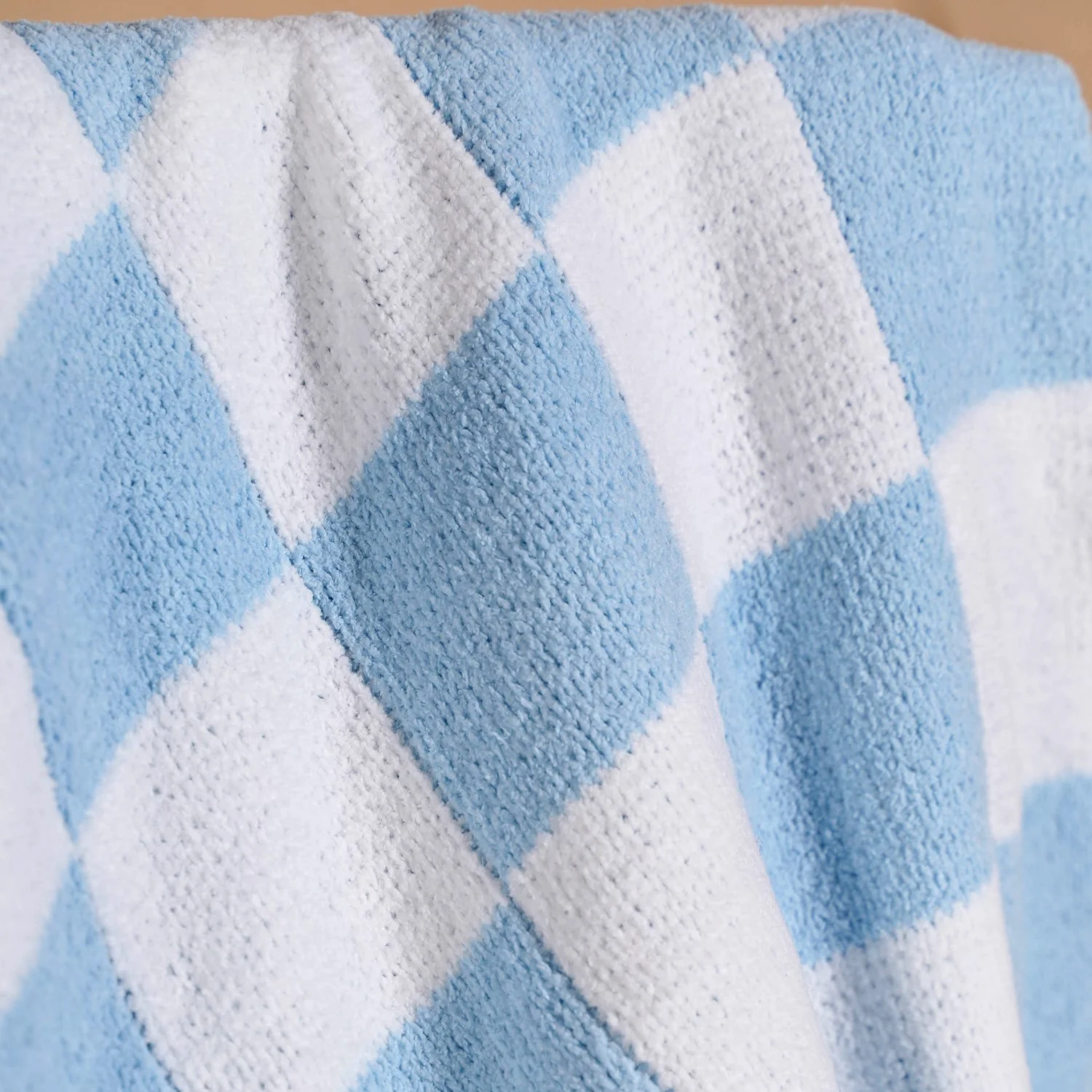 Checkered Blue White Reversible Small Throw 100x75cm - Image 2