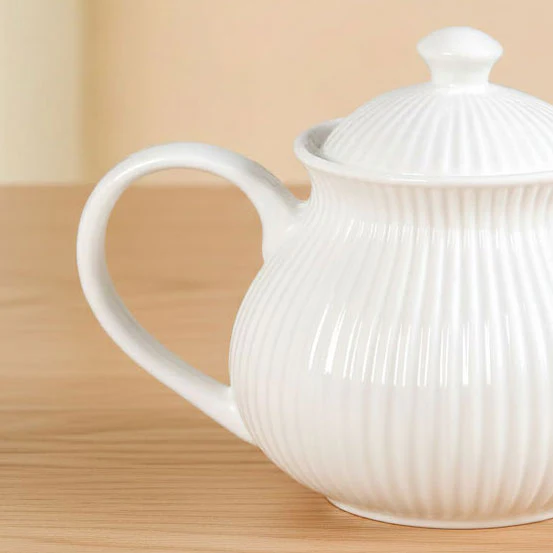 Classic Vintage Ceramic Teapot 600ml - Image 5