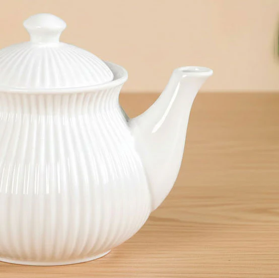 Classic Vintage Ceramic Teapot 600ml - Image 6