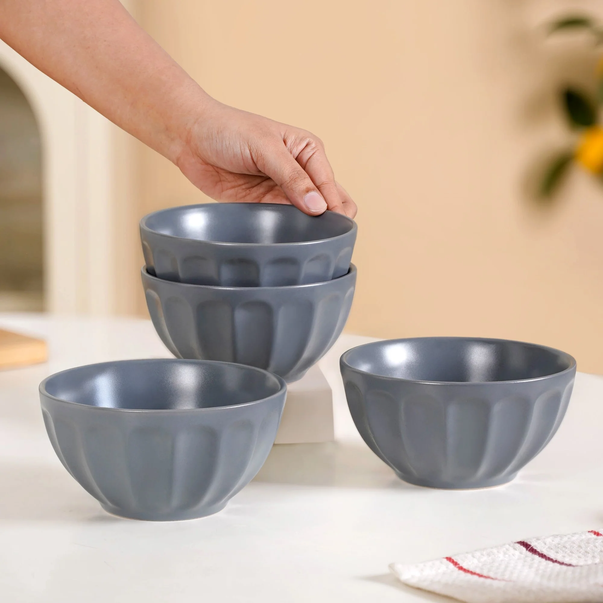 Embossed Grey Ceramic Bowl Set Of 4 580ml - Image 3