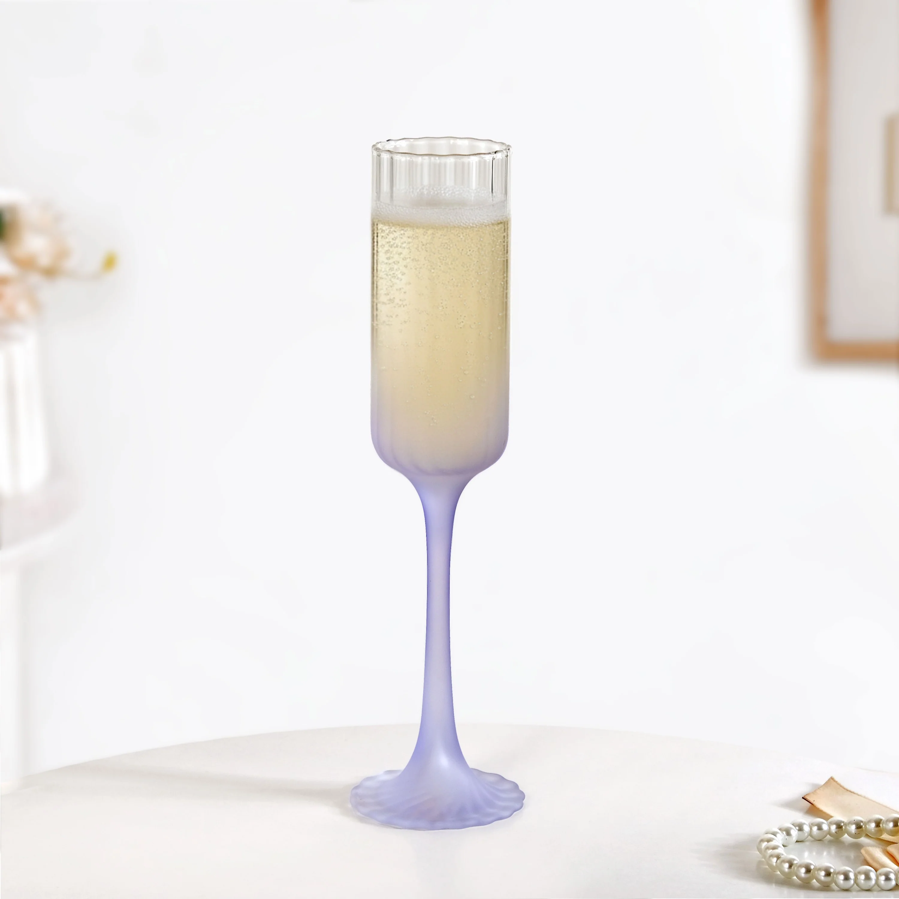 Frosted Ombre Champagne Glass Lavender 200ml - Image 3