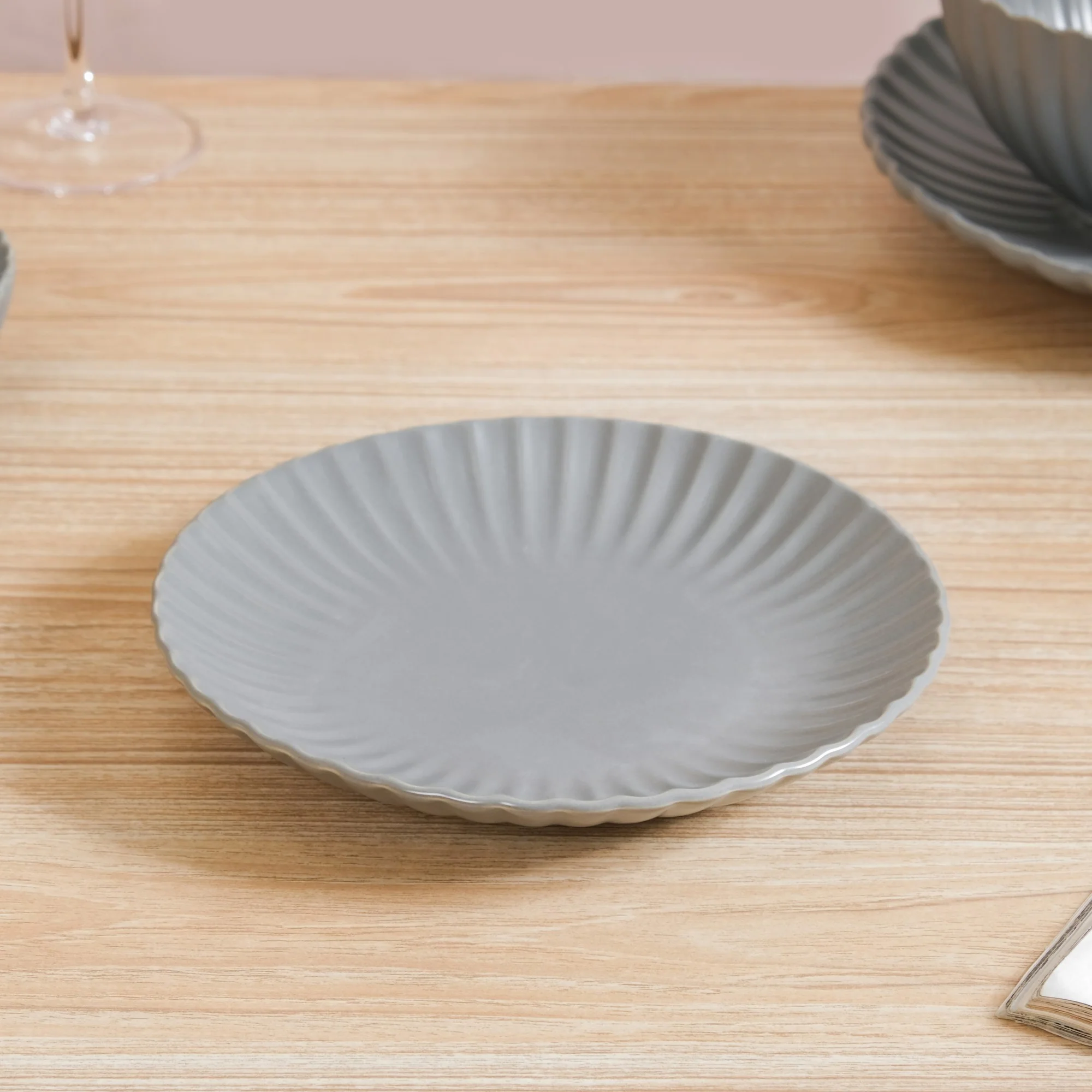 Grey Scalloped 22 Piece Dinner Set For 6 - Image 11