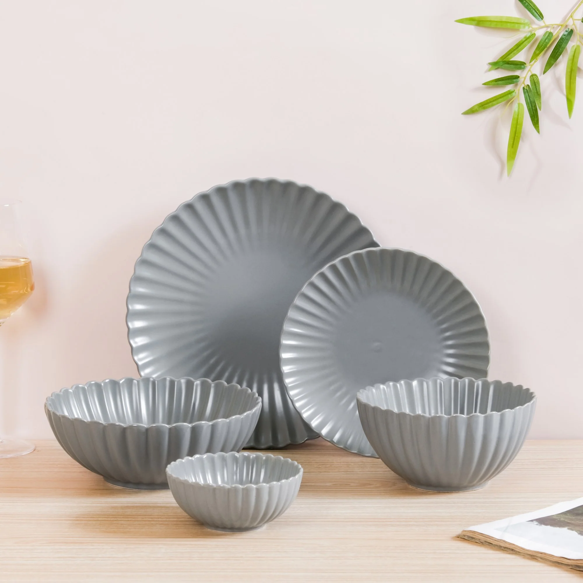 Grey Scalloped 22 Piece Dinner Set For 6 - Image 3