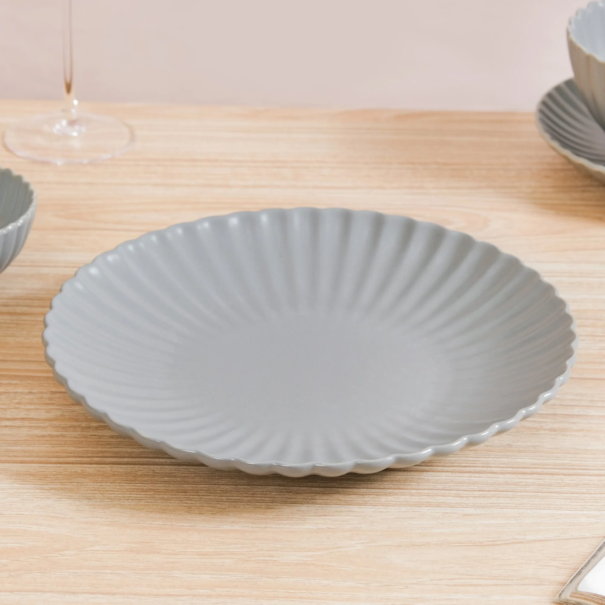 Grey Scalloped 22 Piece Dinner Set For 6 - Image 9