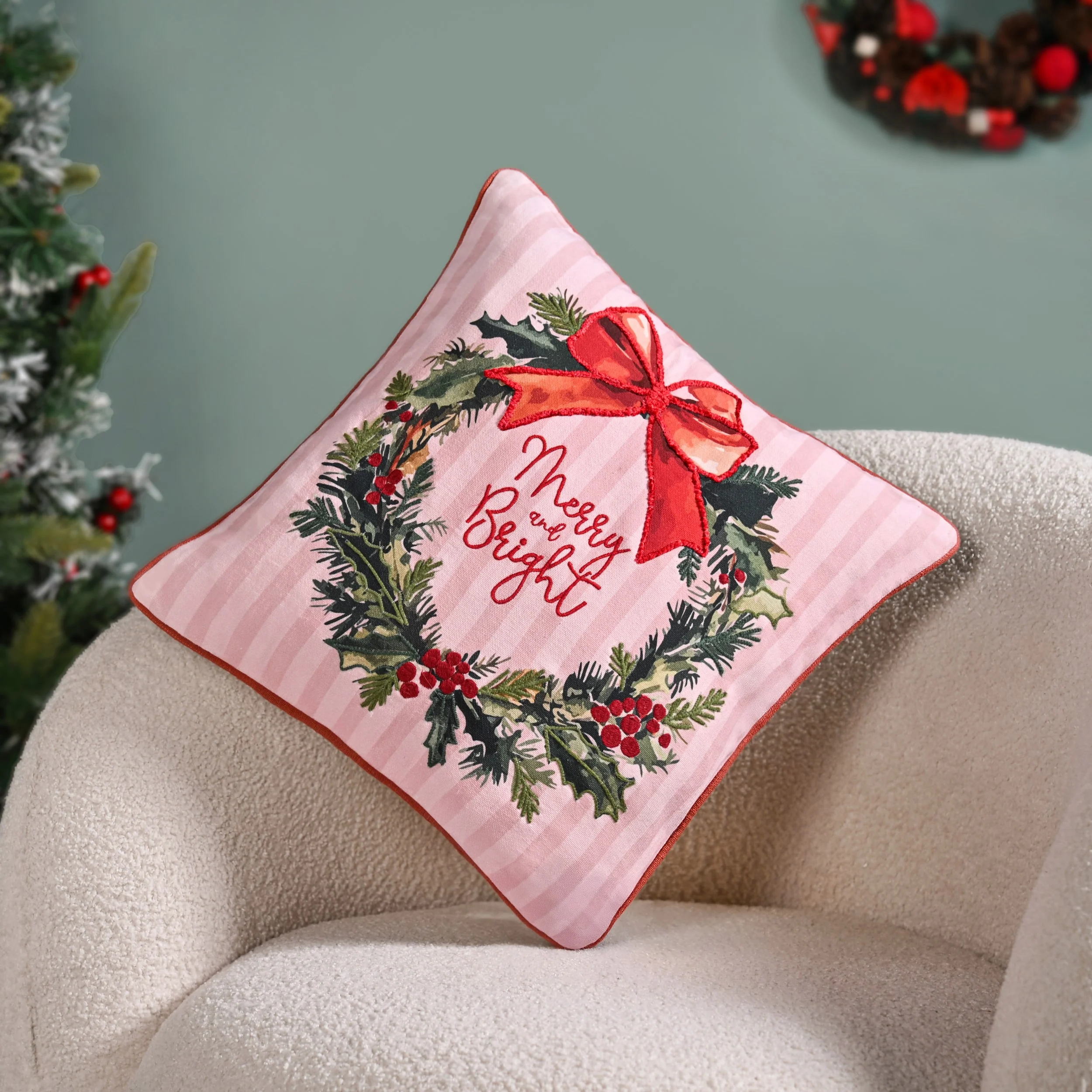 Holiday Wreath Embroidered Christmas Cushion Cover 40x40cm - Image 2