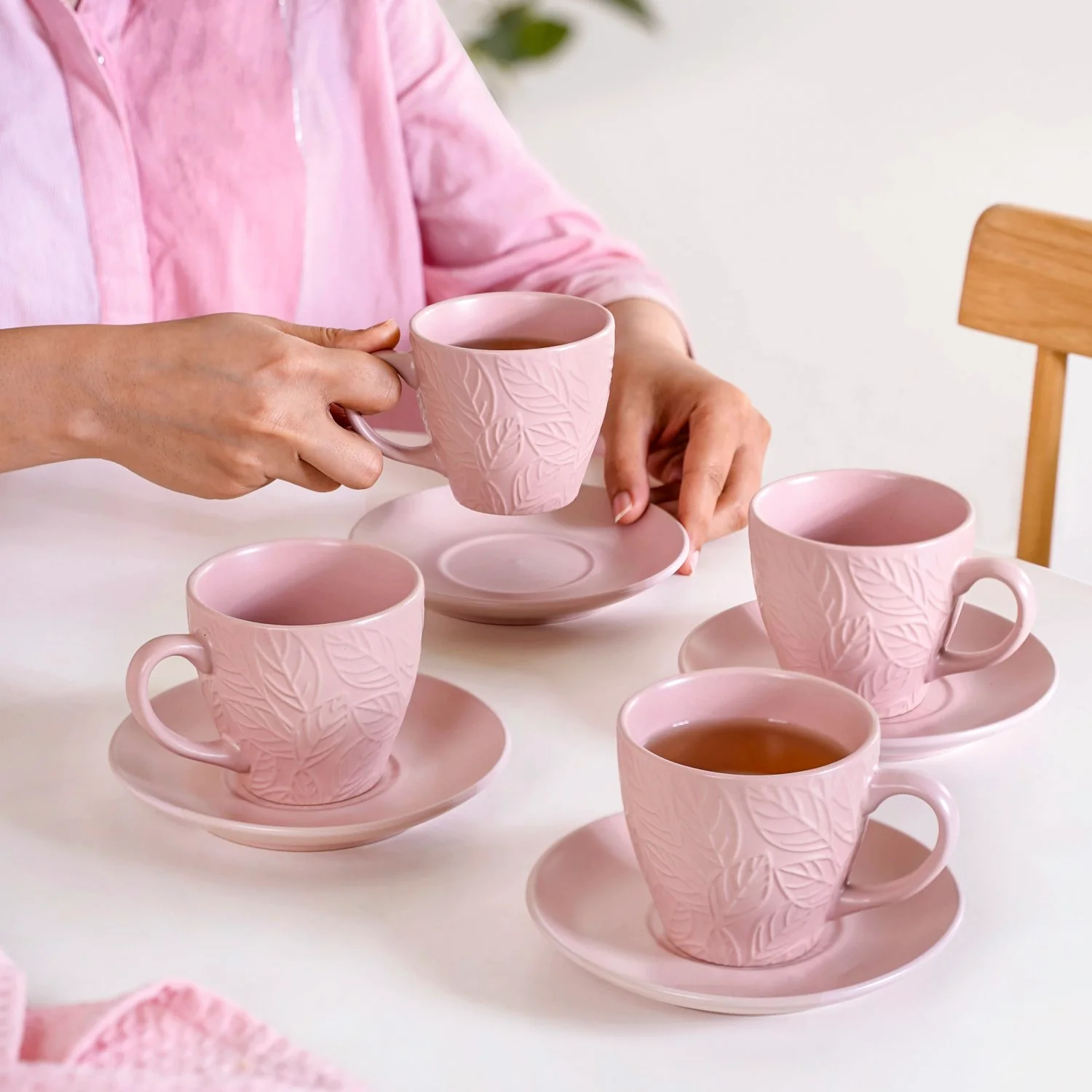 Leaf Embossed Cup And Saucer Set Of 4 With Stand 200ml - Image 3