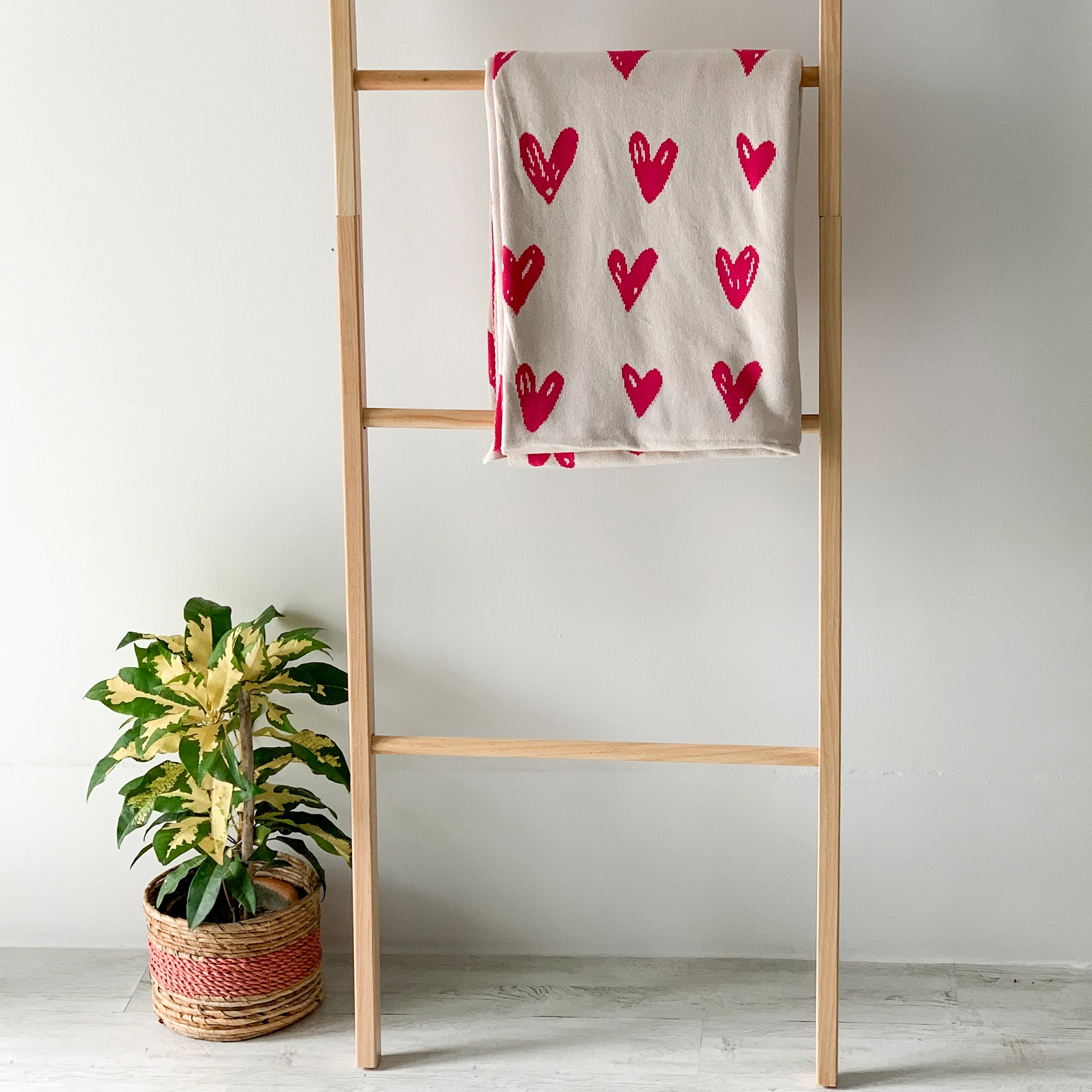 MERRY Heart Double Sided Knitted Throw Blanket - Pink and  Cream - Image 4