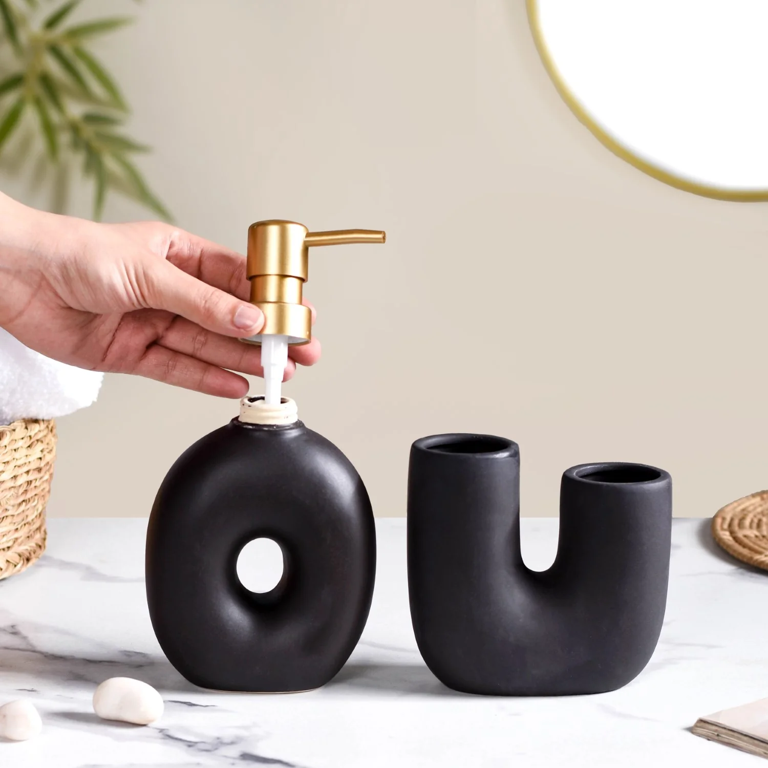 Modern Donut Ceramic Bath Set Of 2 Matte Black - Image 3
