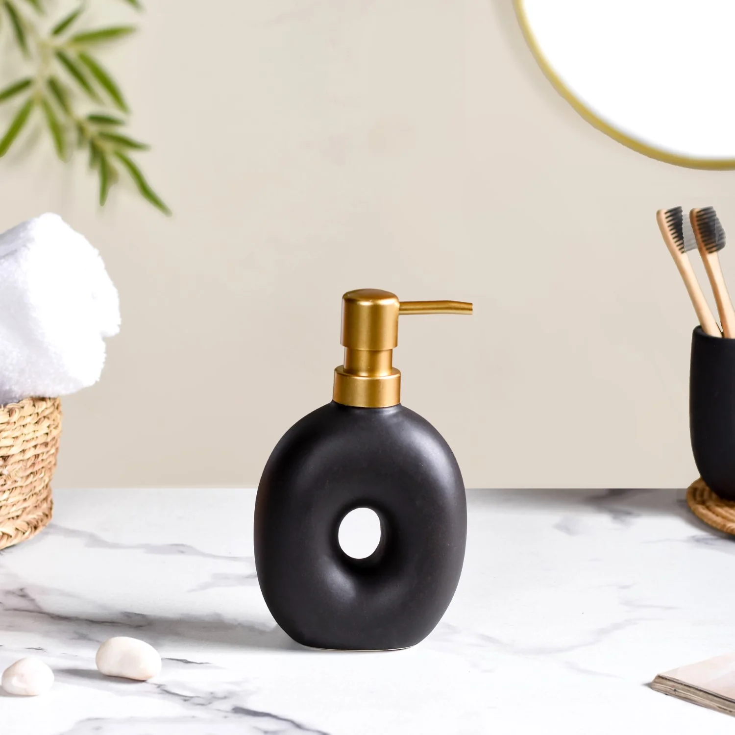 Modern Donut Ceramic Bath Set Of 2 Matte Black - Image 8