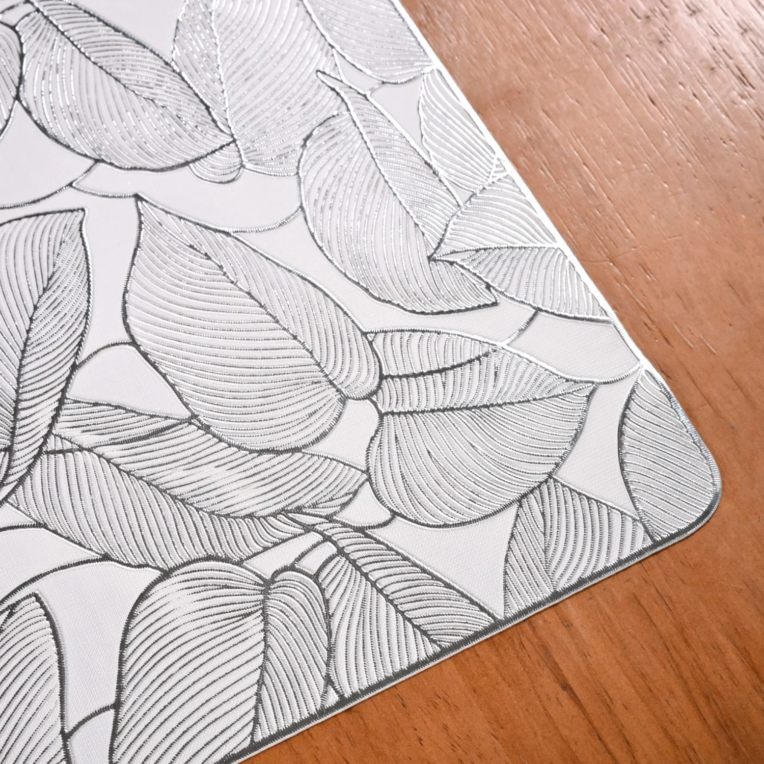 Opulent Leaf Silver Table Runner 91x35cm - Image 4