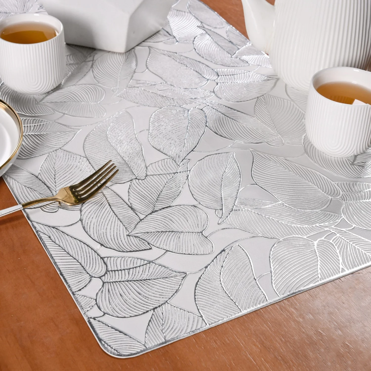 Opulent Leaf Silver Table Runner 91x35cm - Image 5