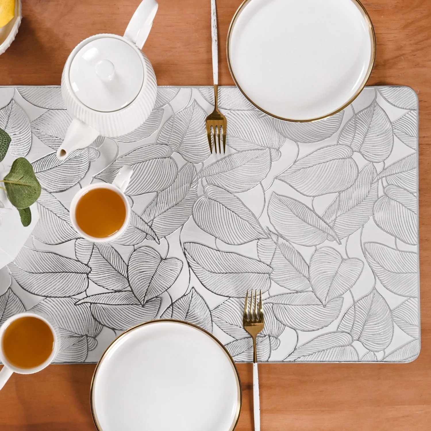 Opulent Leaf Silver Table Runner 91x35cm - Image 6