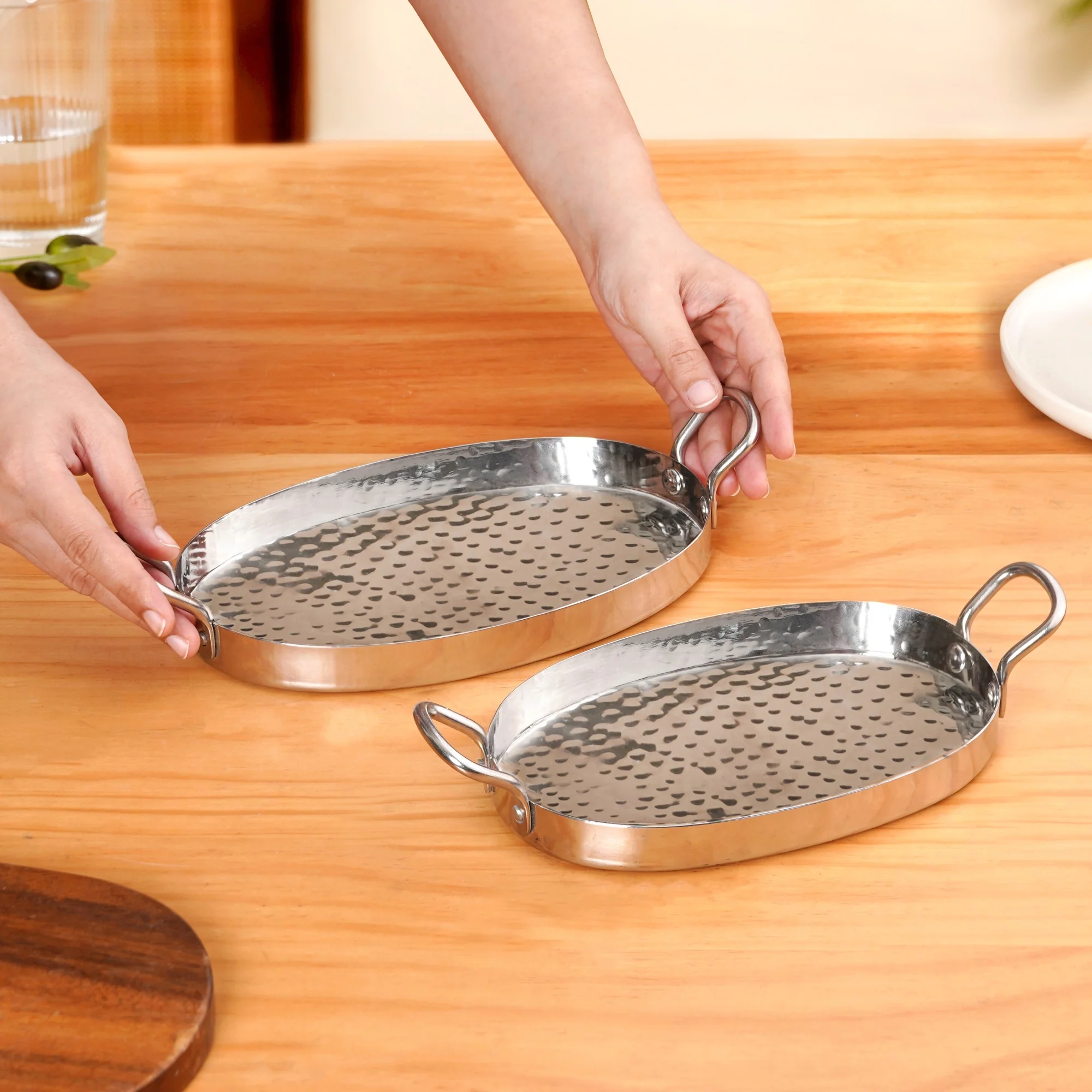 Oval Hammered Stainless Steel Serveware Set Of 2 - Image 3