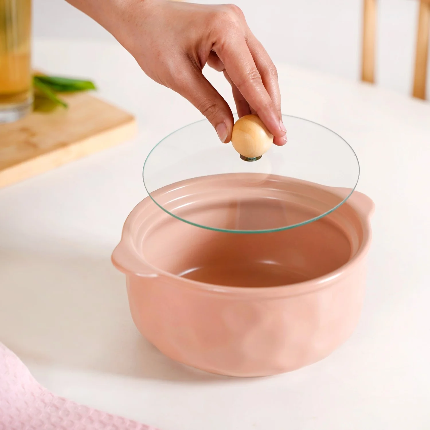 Peach Pebble Ceramic Serving Bowl With Lid 950ml - Image 3