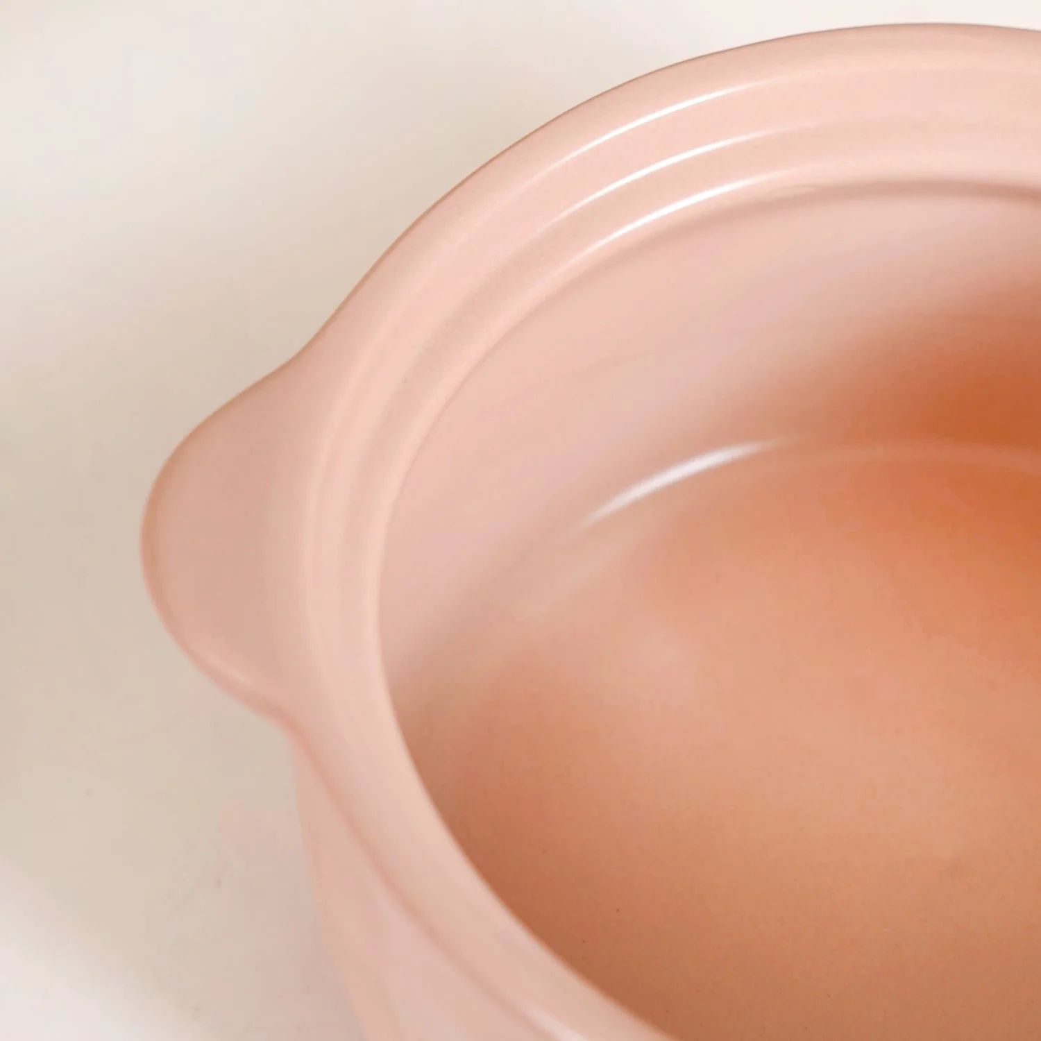 Peach Pebble Ceramic Serving Bowl With Lid 950ml - Image 6