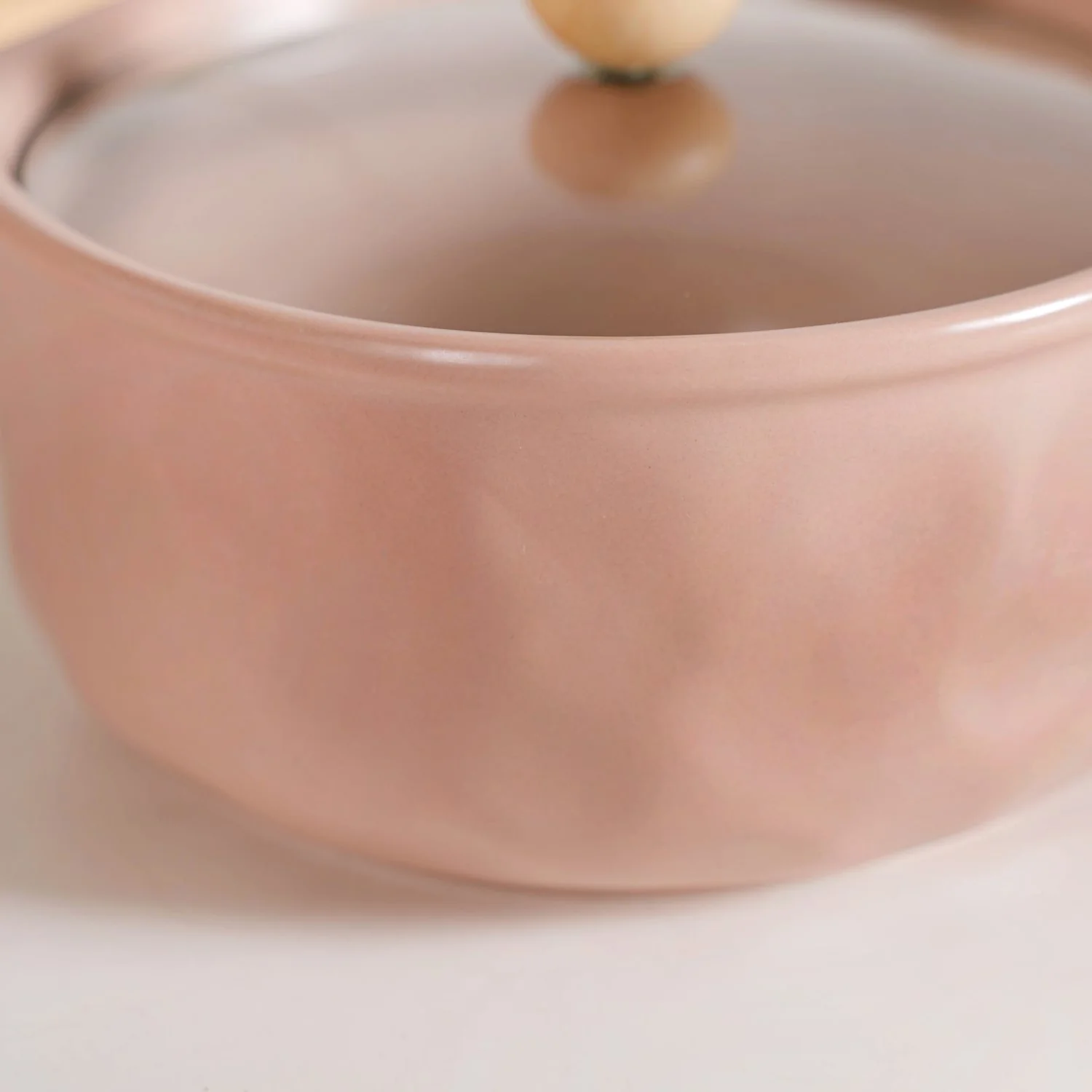 Peach Pebble Ceramic Serving Bowl With Lid 950ml - Image 7
