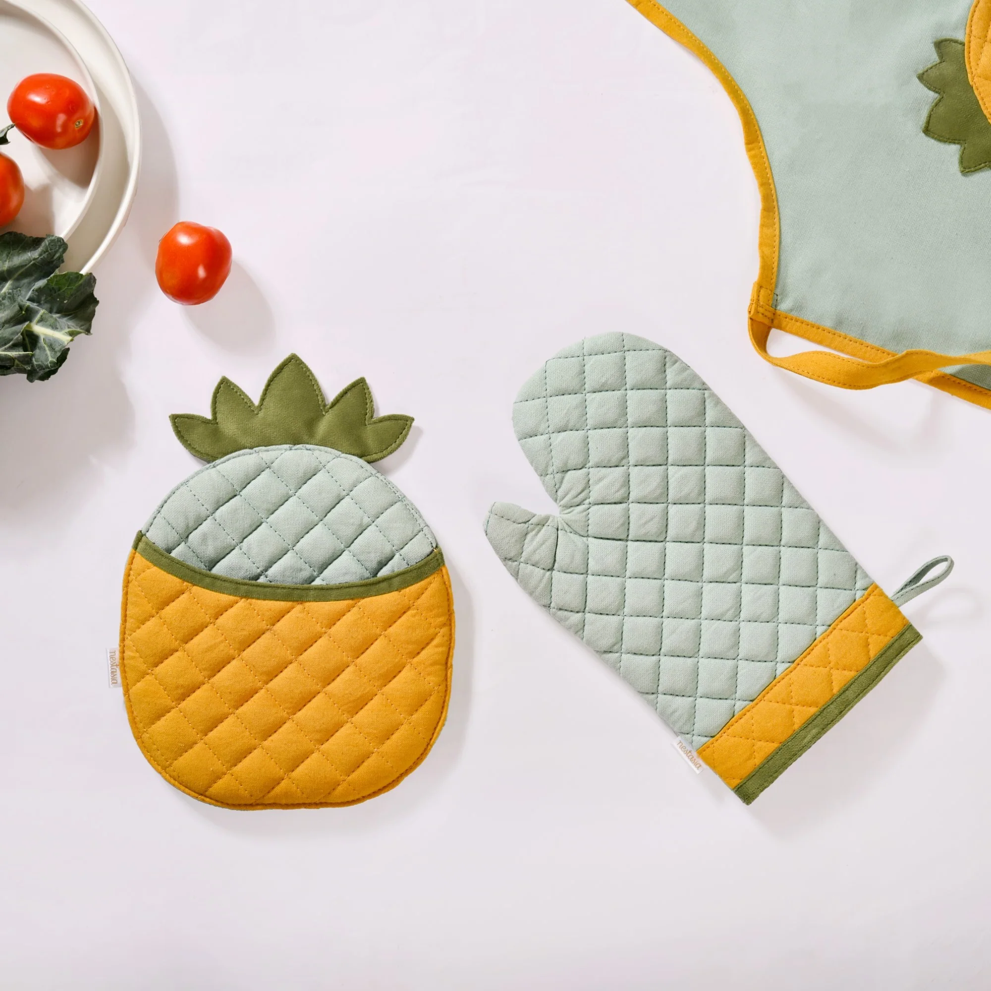 Pineapple Chef Apron With Mitten And Pot Holder - Image 6