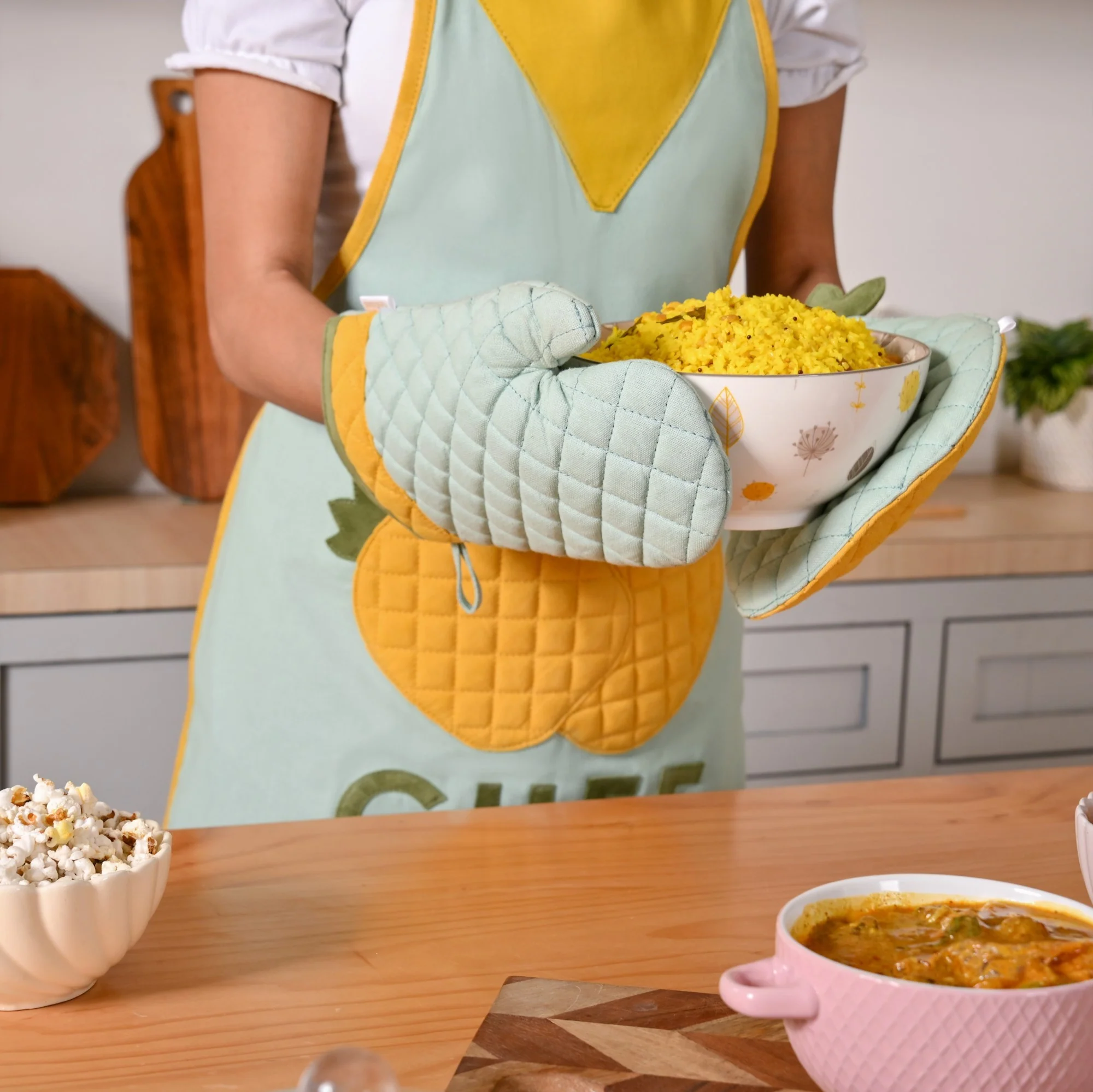 Pineapple Chef Apron With Mitten And Pot Holder - Image 8