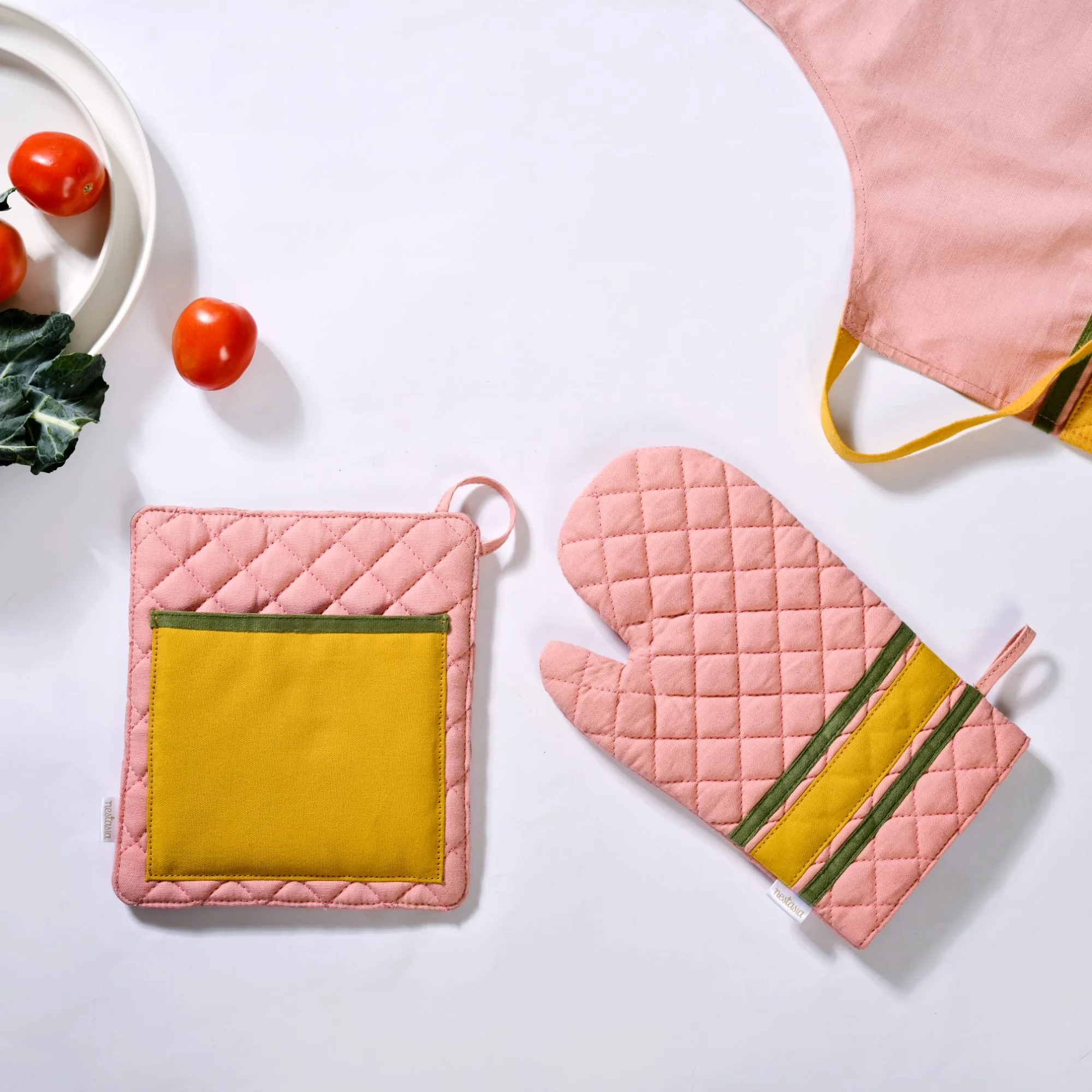 Quilted Pink Apron With Mitten And Pot Holder - Image 6