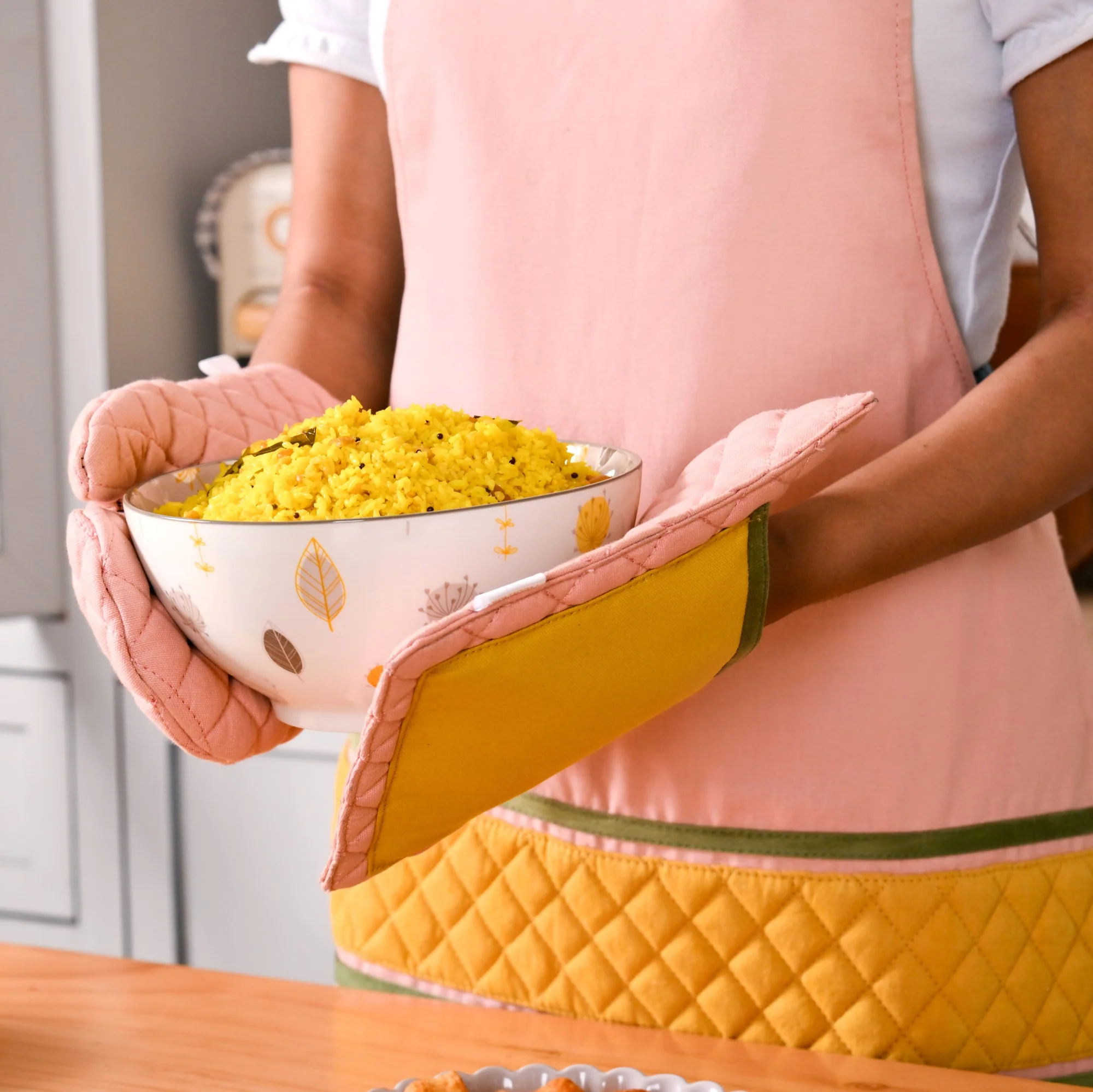 Quilted Pink Apron With Mitten And Pot Holder - Image 7