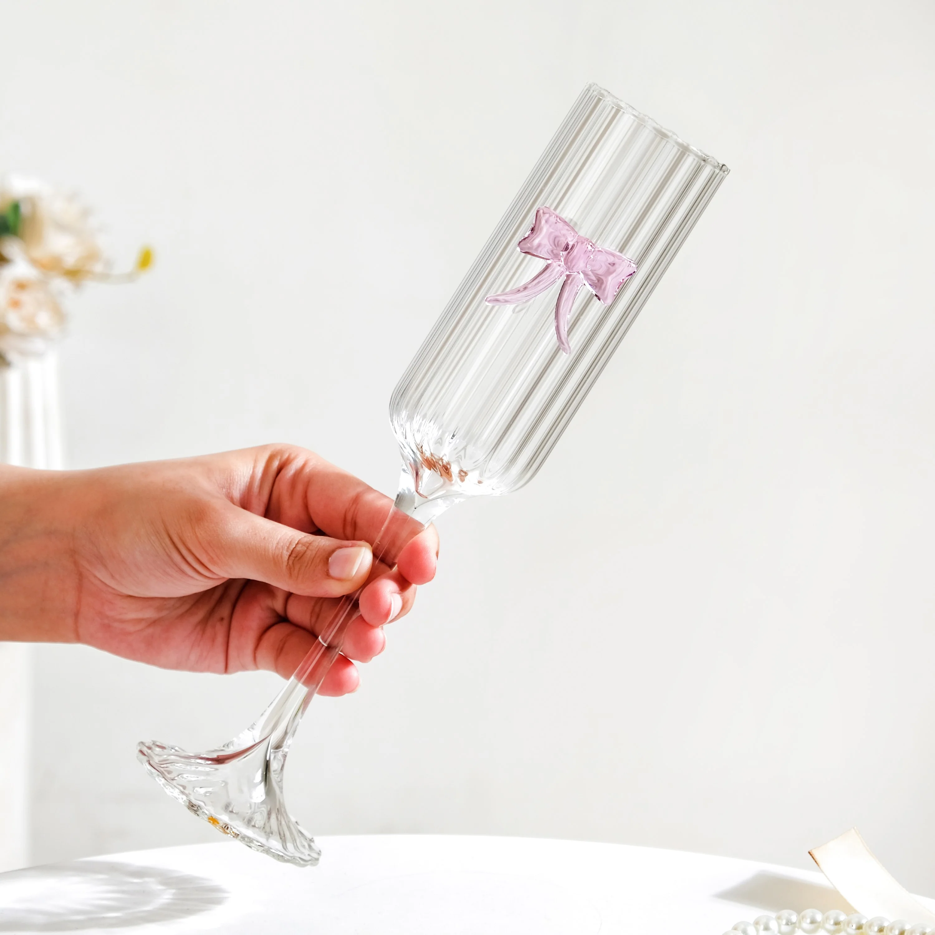 Ribbed Champagne Glass With Pink Glass Bow 200ml - Image 3