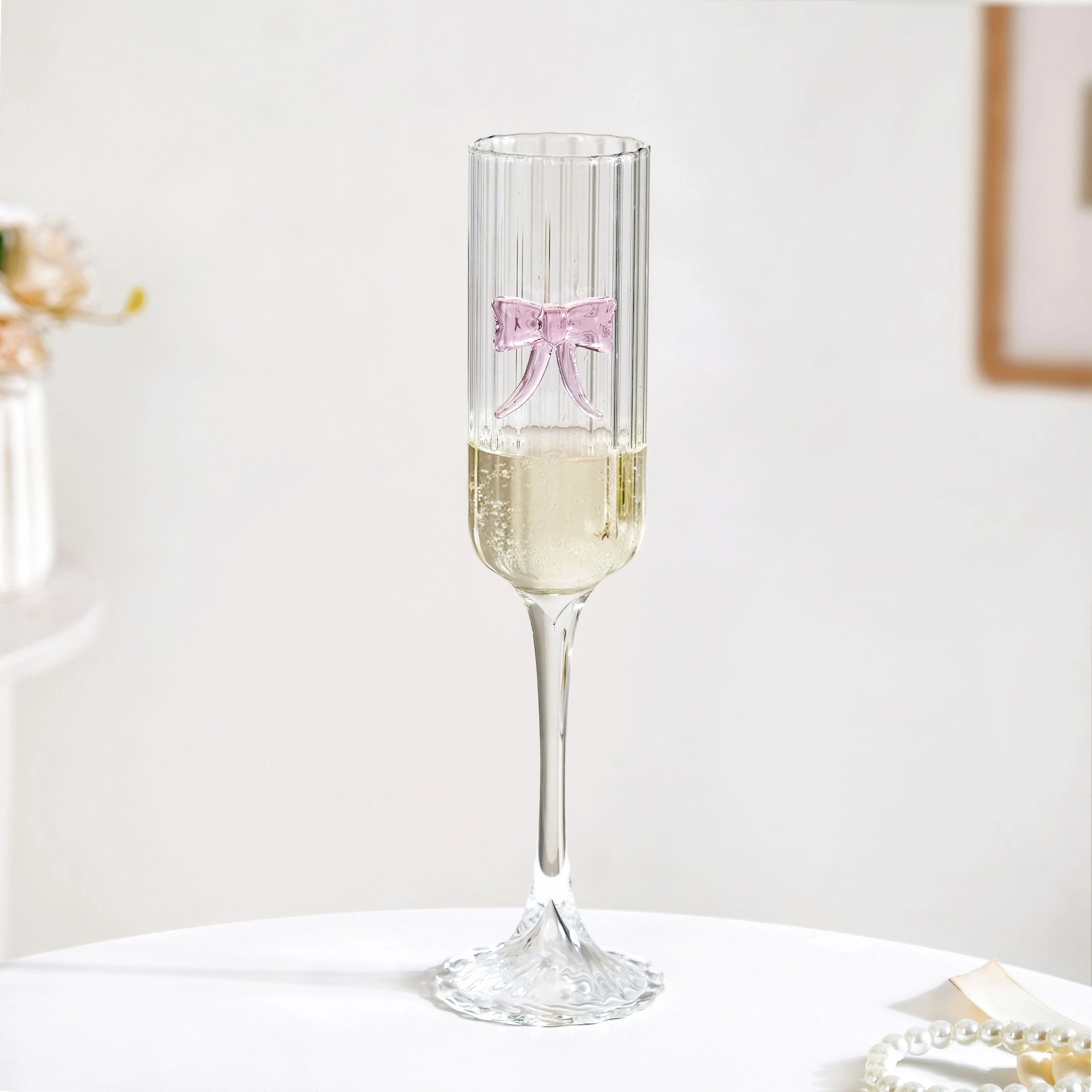 Ribbed Champagne Glass With Pink Glass Bow 200ml - Image 4
