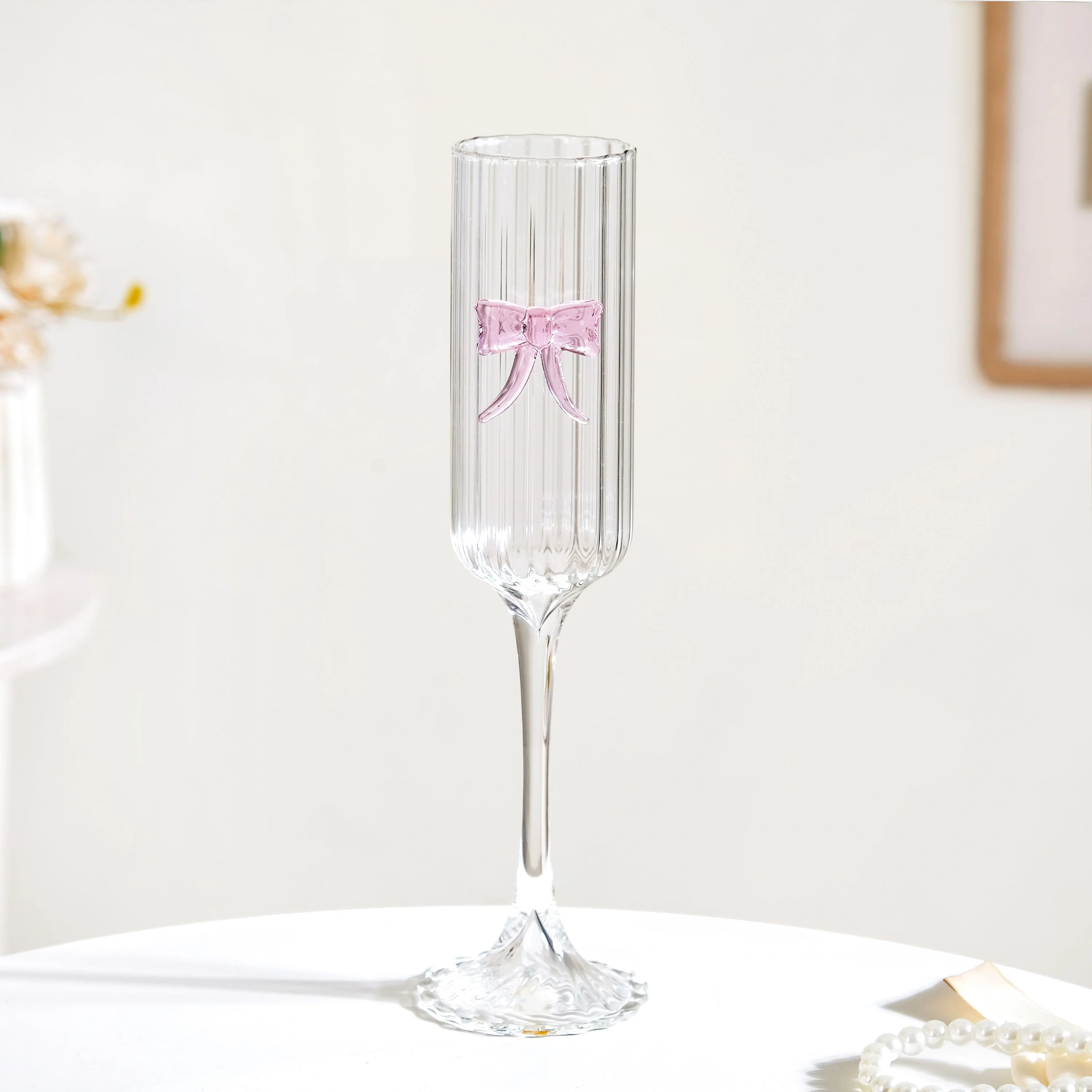 Ribbed Champagne Glass With Pink Glass Bow 200ml - Image 5