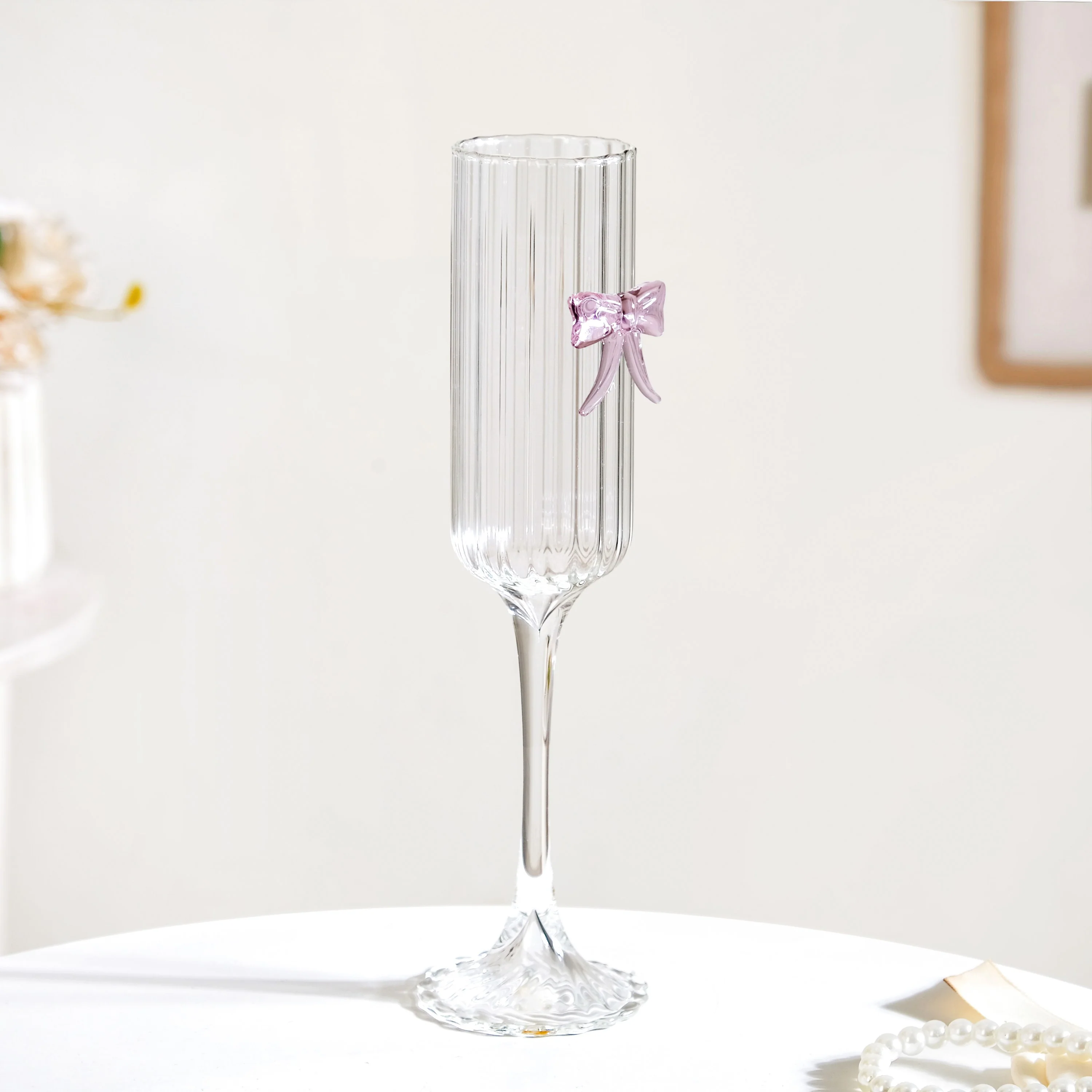 Ribbed Champagne Glass With Pink Glass Bow 200ml - Image 9