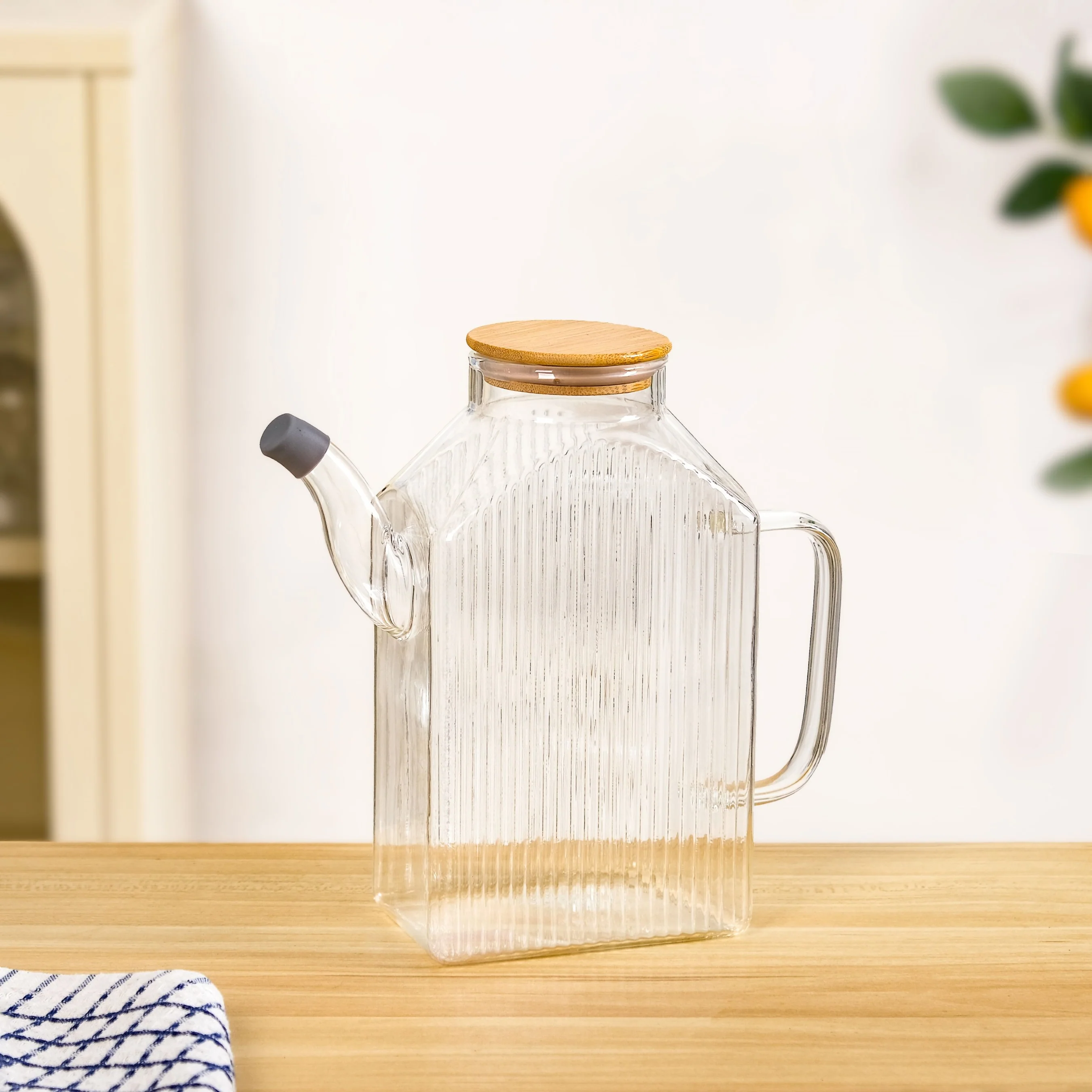 Ribbed Oil Dispenser With Bamboo Lid 1150ml - Image 2