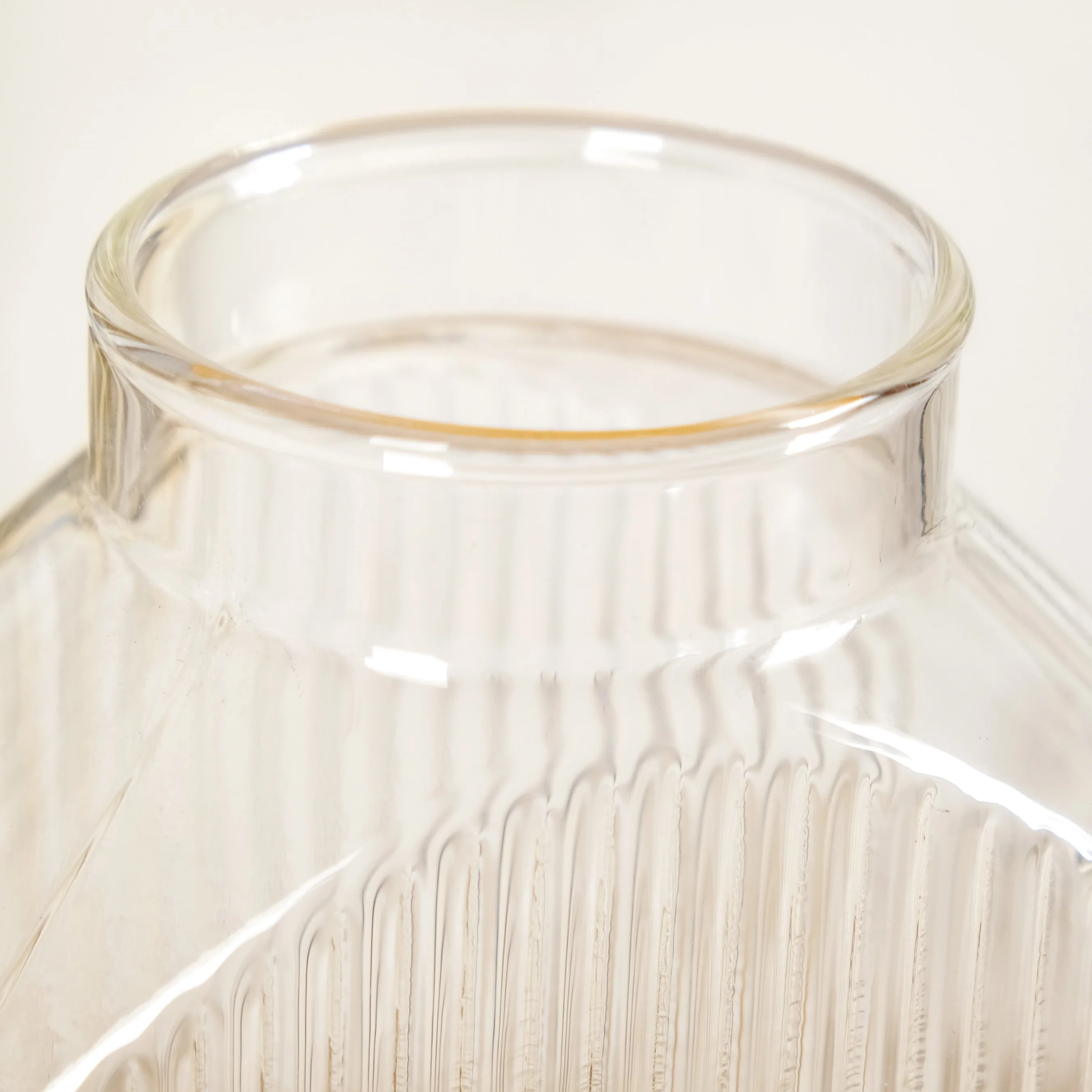 Ribbed Oil Dispenser With Bamboo Lid 1150ml - Image 6