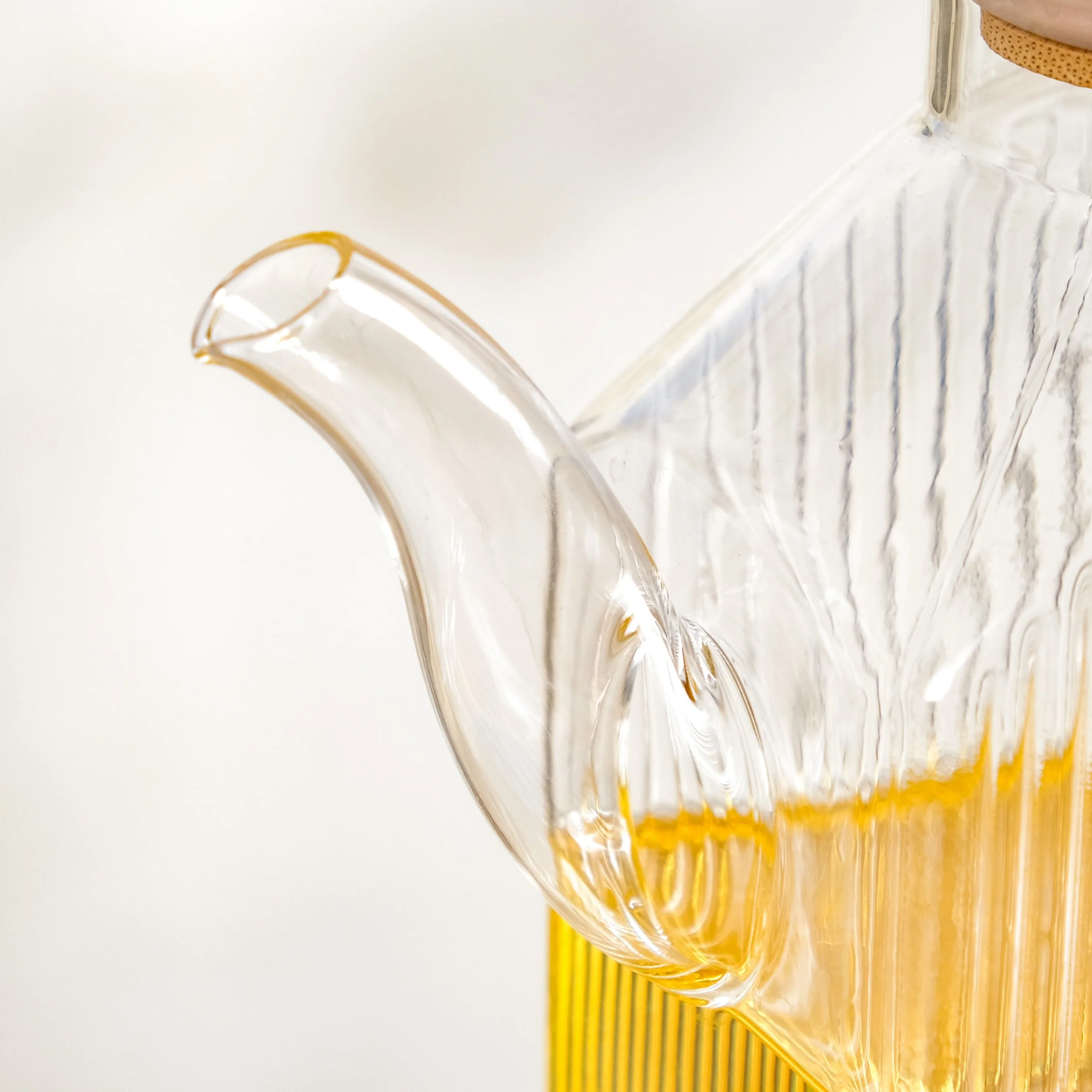 Ribbed Oil Dispenser With Bamboo Lid 1150ml - Image 7