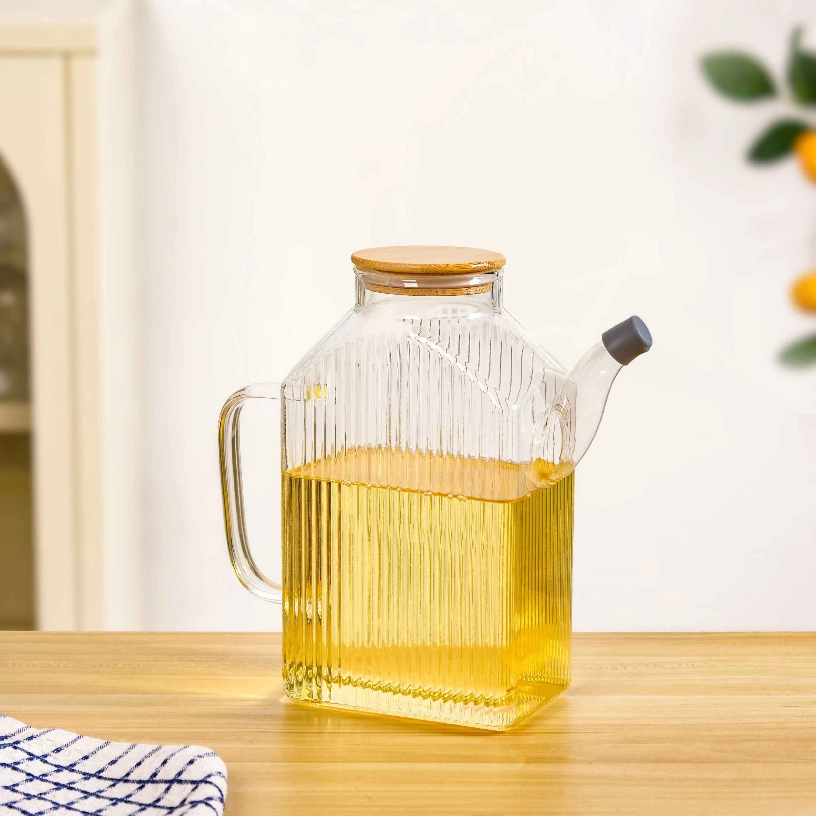 Ribbed Oil Dispenser With Bamboo Lid 1150ml - Image 9