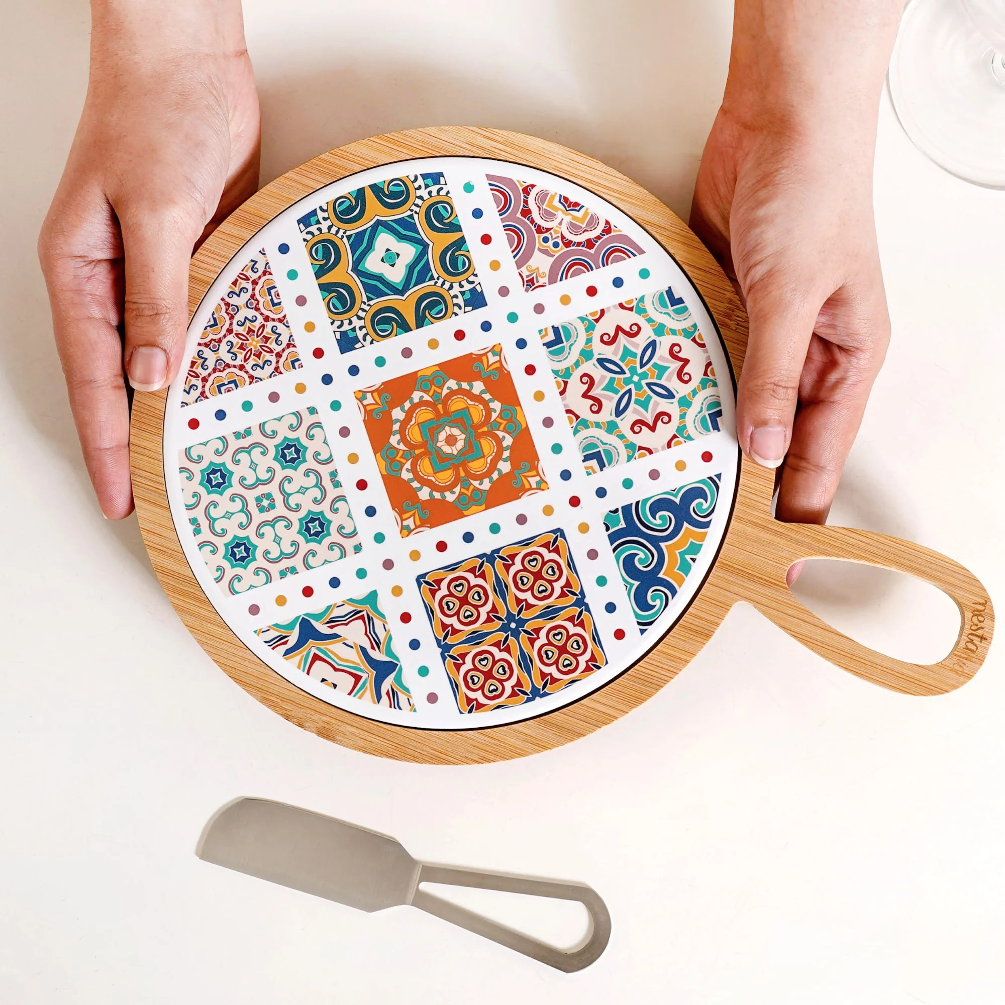 Round Moroccan Tile Pattern Cheeseboard With Knife 20cm - Image 3
