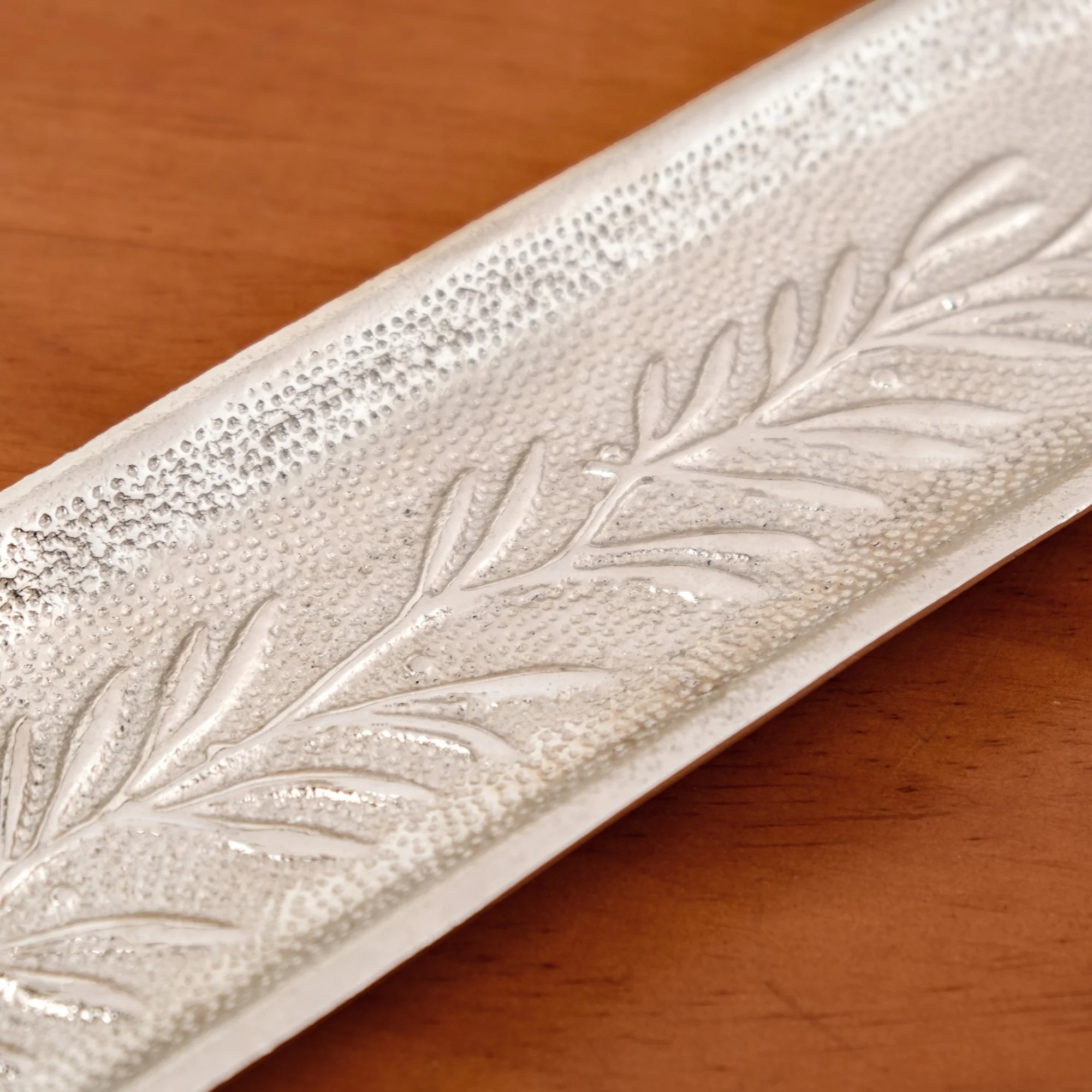 Royalcore Embossed Decorative Long Tray - Image 7