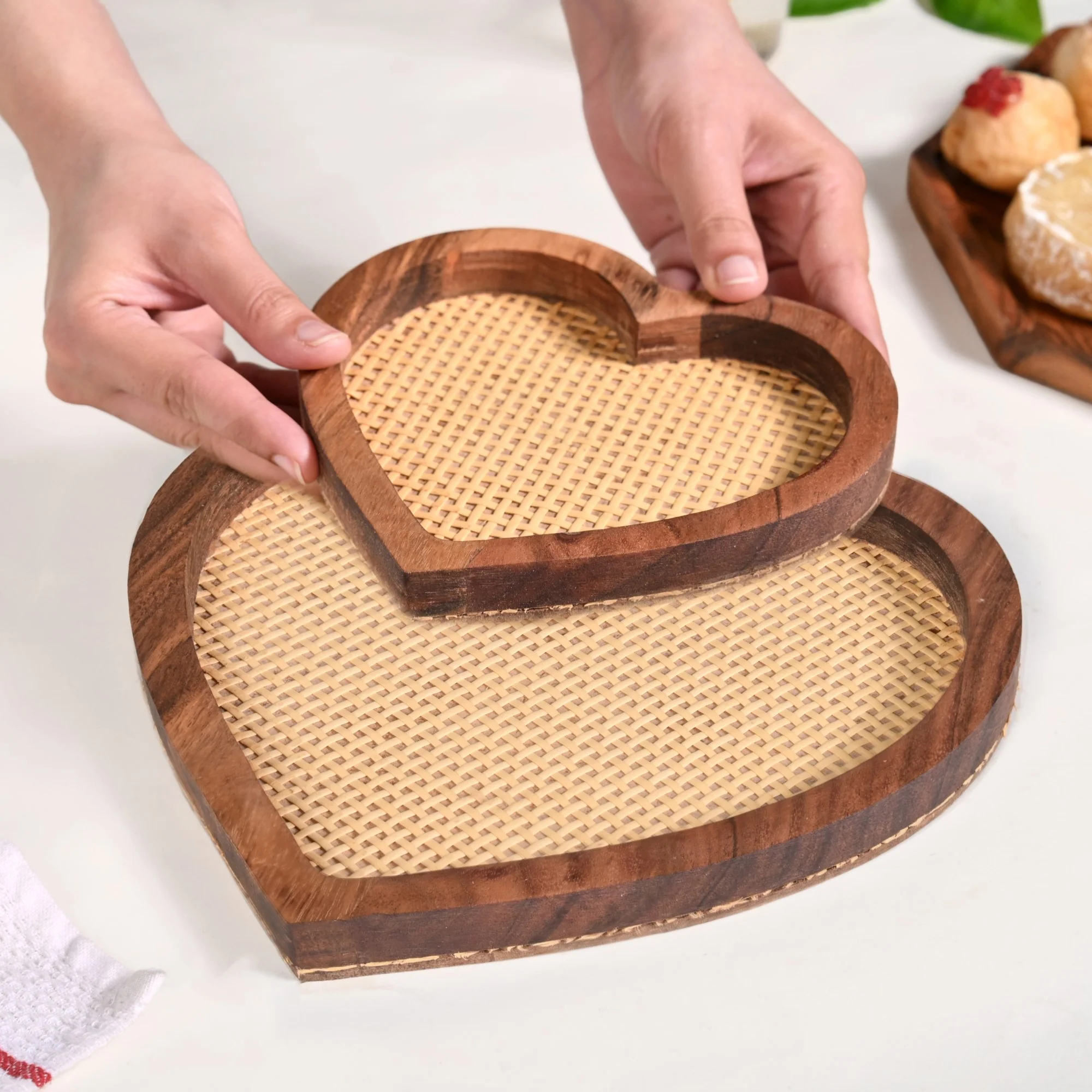 Set Of 2 Heart Wooden Platter With Organic Rattan Weave - Image 3