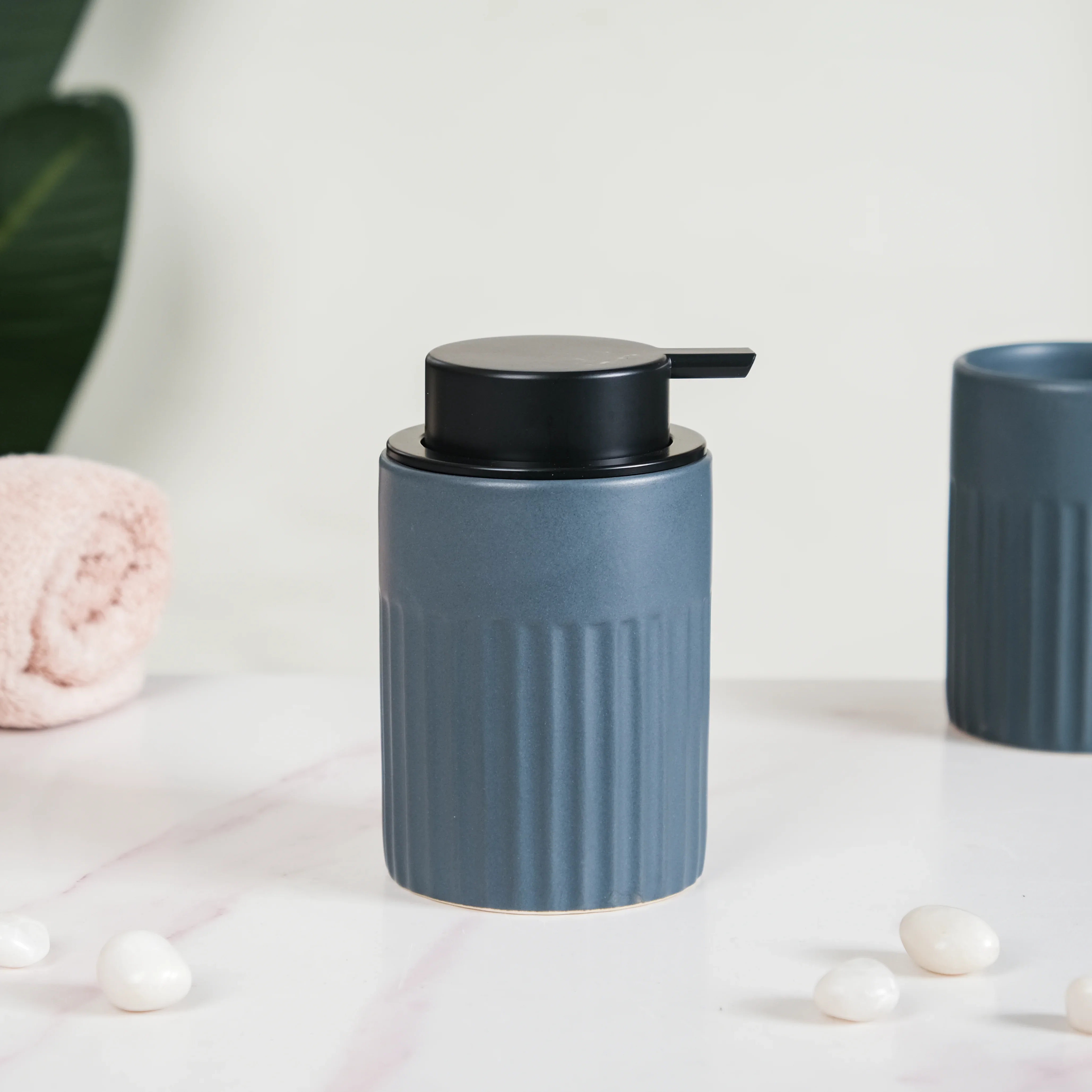 Slate Blue Ceramic Bath Set Of 3 - Image 3